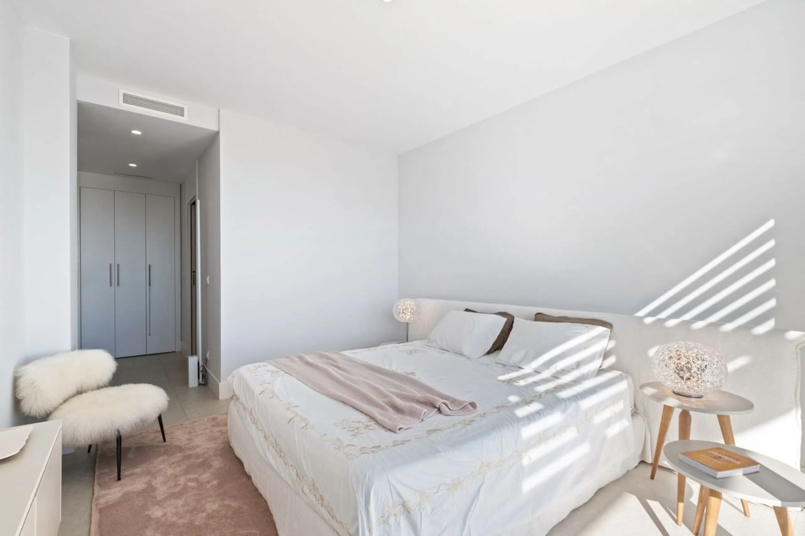 Apartment - Middle Floor Apartment в продаже в Benahavís, Málaga. В доме 2 спален и 2 ванных комнат. Площадь дома 112 м²