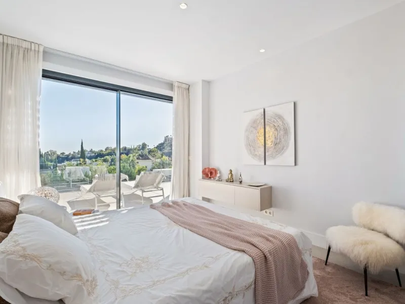 Apartment - Middle Floor Apartment в продаже в Benahavís, Málaga. В доме 2 спален и 2 ванных комнат. Площадь дома 112 м²