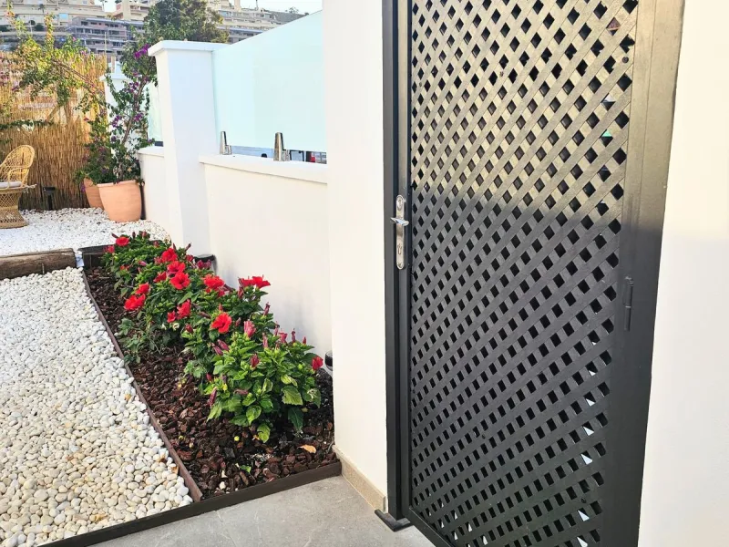 Unique opportunity to purchase an independent house within walking distance to all amenities, beach and golf in La Cala de Mijas.