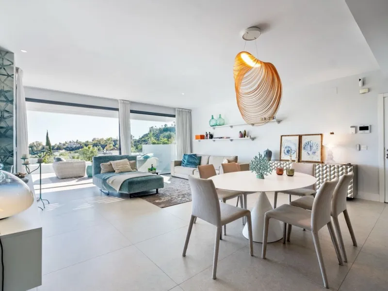 Apartment - Middle Floor Apartment в продаже в Benahavís, Málaga. В доме 2 спален и 2 ванных комнат. Площадь дома 112 м²