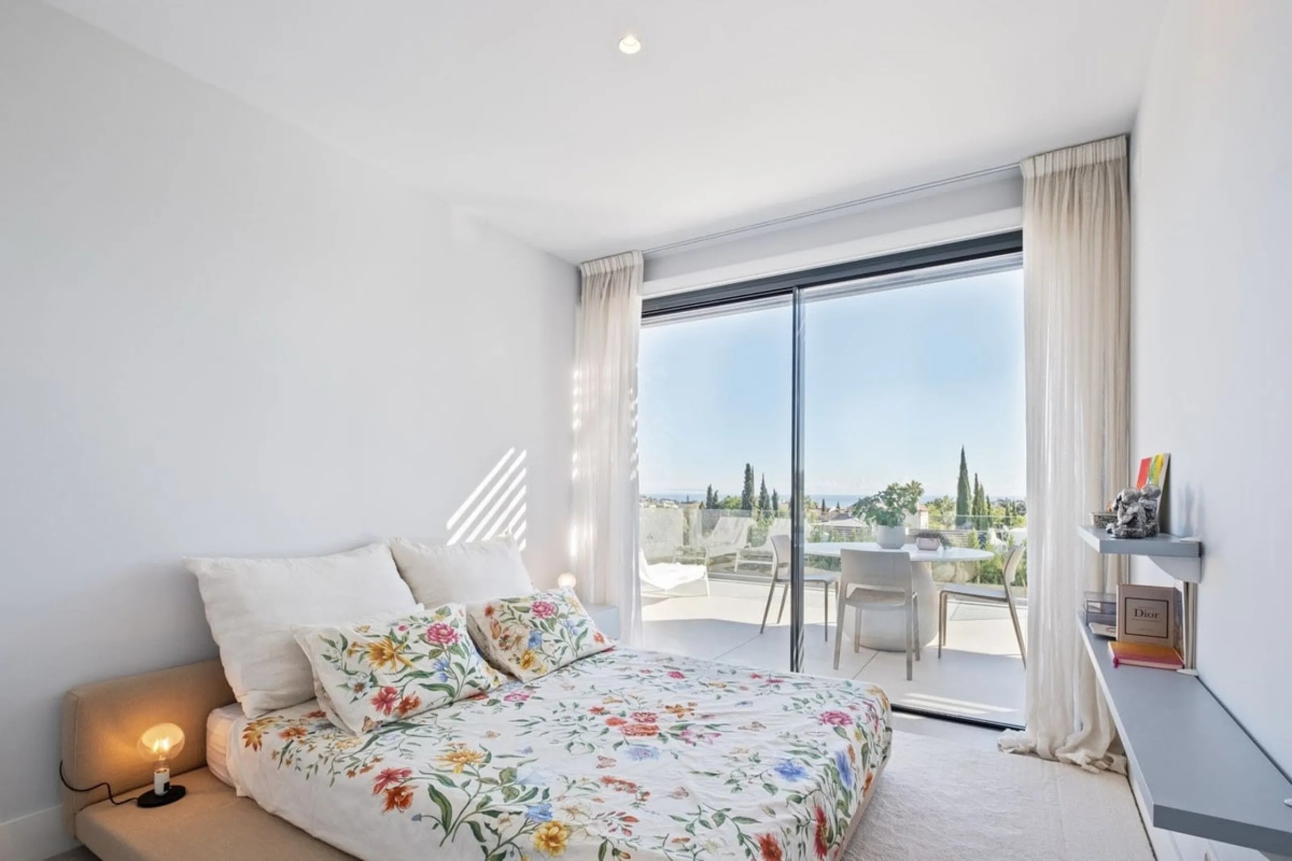 Apartment - Middle Floor Apartment в продаже в Benahavís, Málaga. В доме 2 спален и 2 ванных комнат. Площадь дома 112 м²