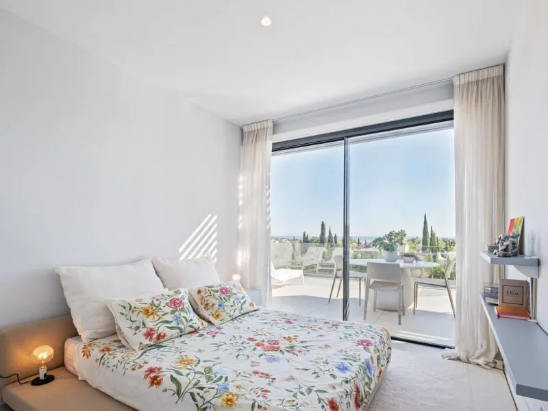 Apartment - Middle Floor Apartment в продаже в Benahavís, Málaga. В доме 2 спален и 2 ванных комнат. Площадь дома 112 м²