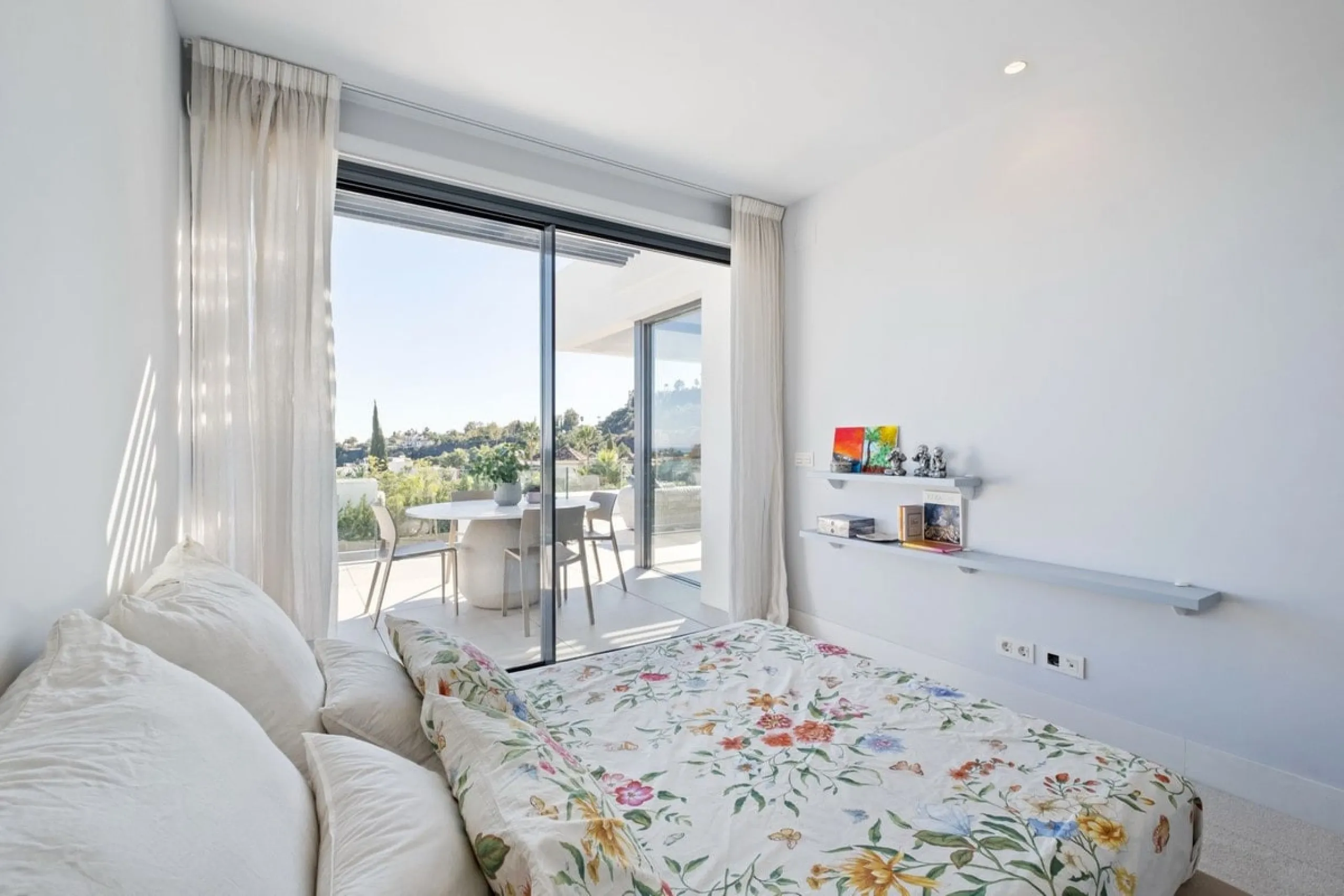 Apartment - Middle Floor Apartment в продаже в Benahavís, Málaga. В доме 2 спален и 2 ванных комнат. Площадь дома 112 м²