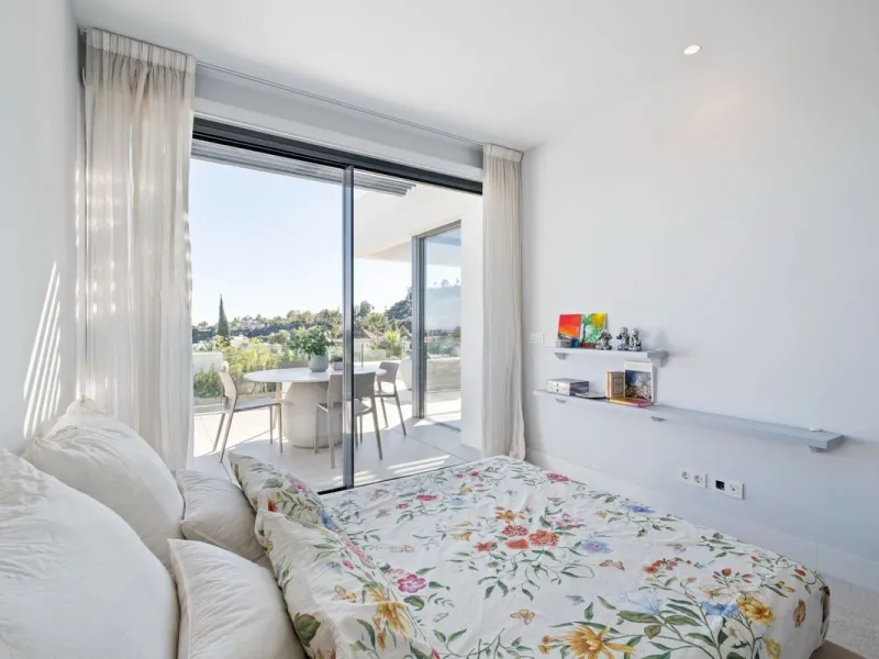 Apartment - Middle Floor Apartment в продаже в Benahavís, Málaga. В доме 2 спален и 2 ванных комнат. Площадь дома 112 м²