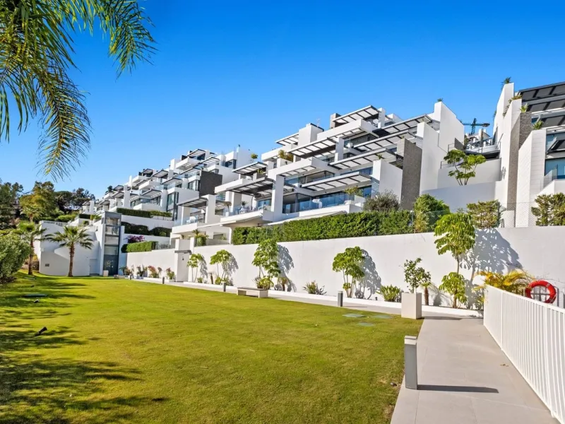 Apartment - Middle Floor Apartment в продаже в Benahavís, Málaga. В доме 2 спален и 2 ванных комнат. Площадь дома 112 м²