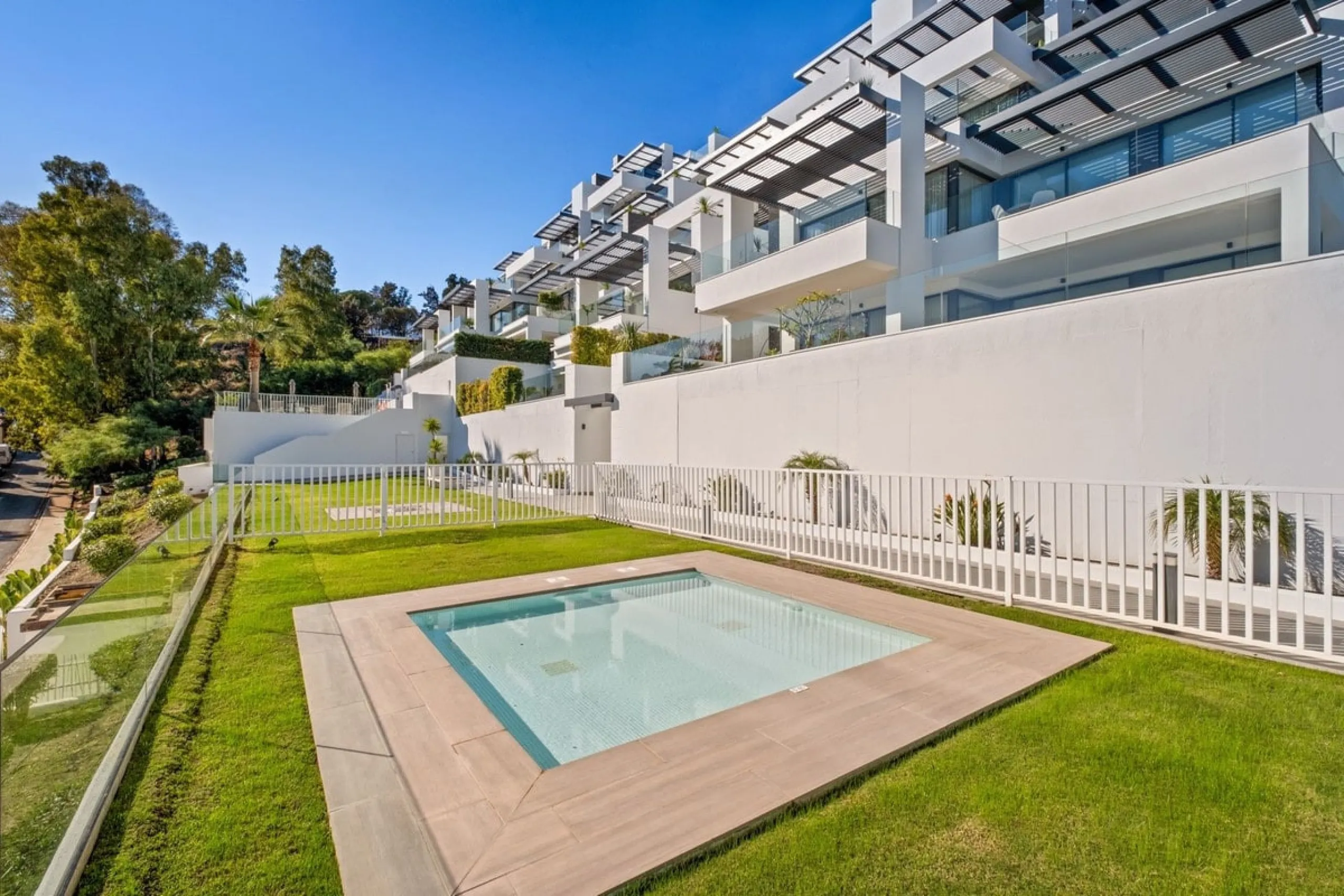 Apartment - Middle Floor Apartment в продаже в Benahavís, Málaga. В доме 2 спален и 2 ванных комнат. Площадь дома 112 м²
