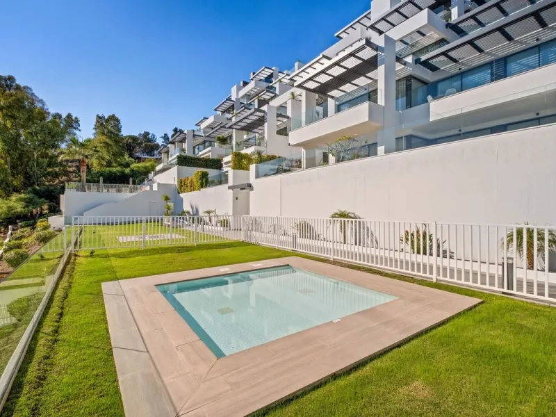 Apartment - Middle Floor Apartment в продаже в Benahavís, Málaga. В доме 2 спален и 2 ванных комнат. Площадь дома 112 м²