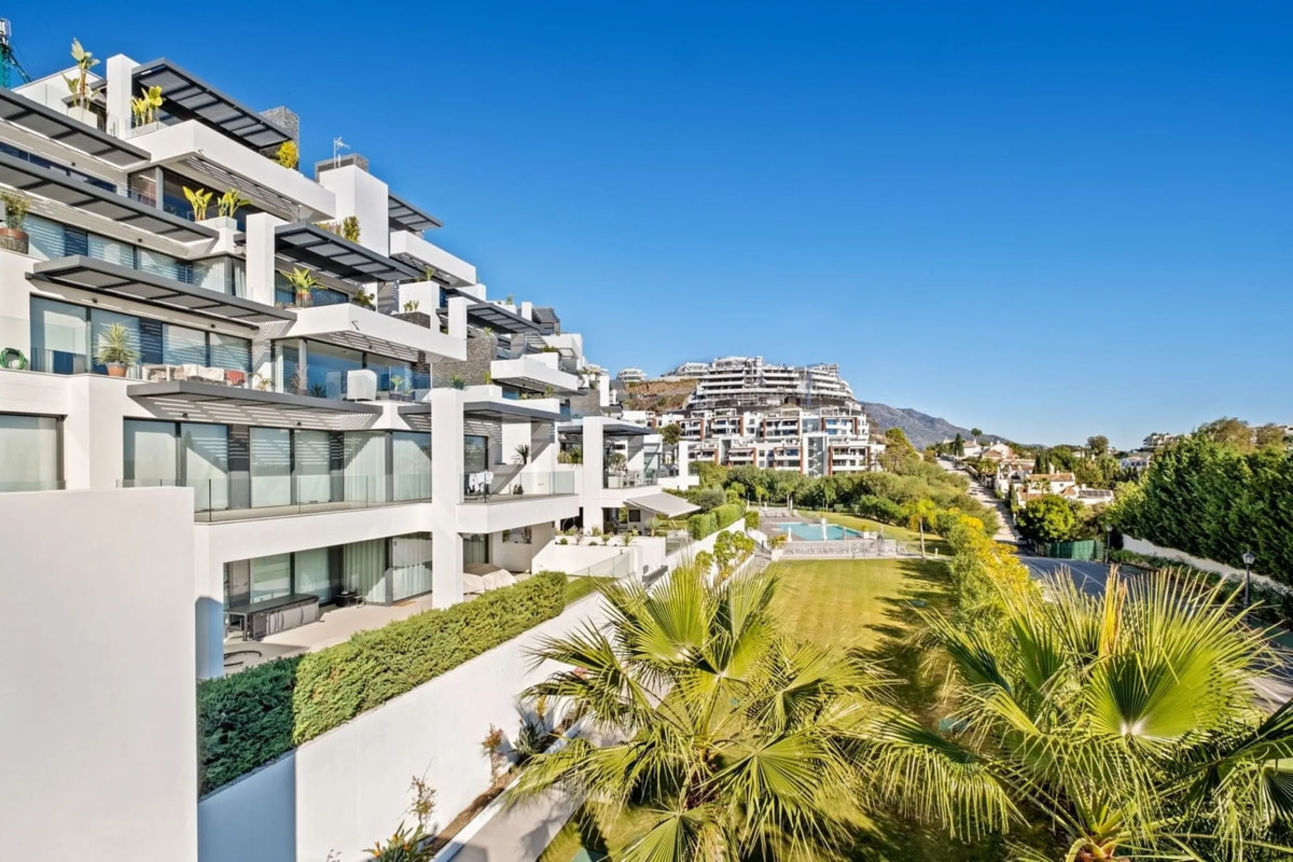 Apartment - Middle Floor Apartment в продаже в Benahavís, Málaga. В доме 2 спален и 2 ванных комнат. Площадь дома 112 м²