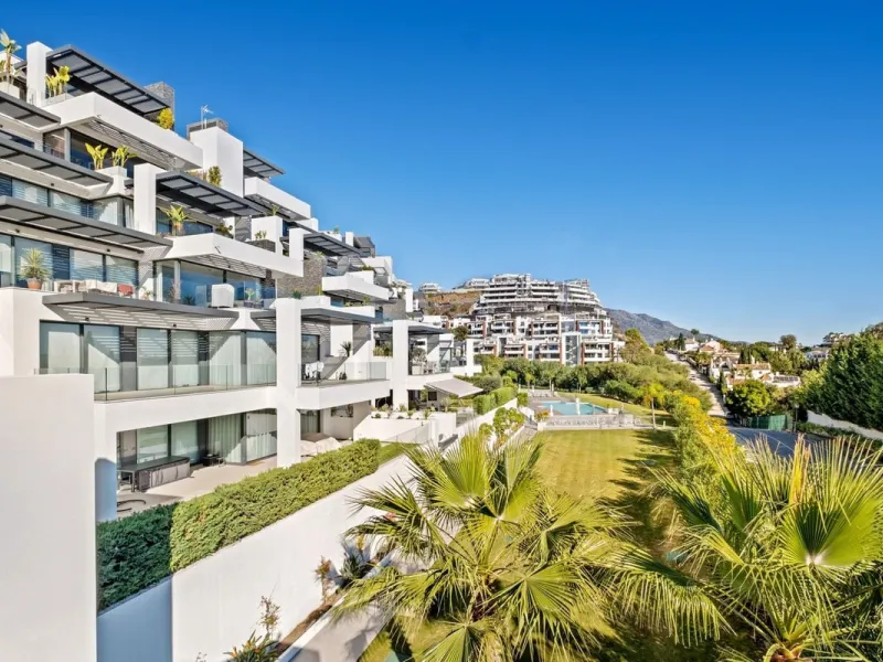 Apartment - Middle Floor Apartment в продаже в Benahavís, Málaga. В доме 2 спален и 2 ванных комнат. Площадь дома 112 м²