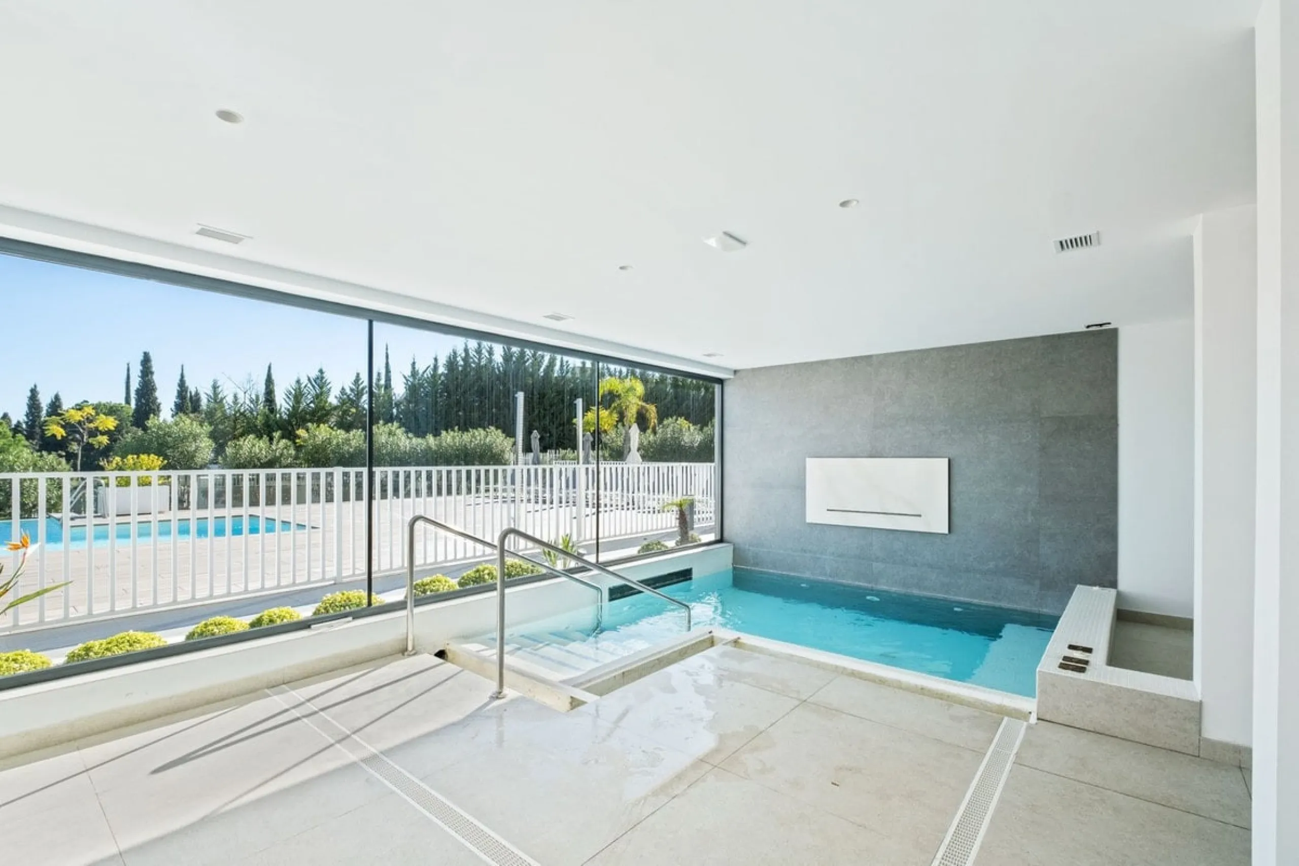 Apartment - Middle Floor Apartment в продаже в Benahavís, Málaga. В доме 2 спален и 2 ванных комнат. Площадь дома 112 м²