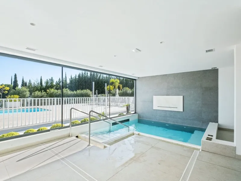 Apartment - Middle Floor Apartment в продаже в Benahavís, Málaga. В доме 2 спален и 2 ванных комнат. Площадь дома 112 м²
