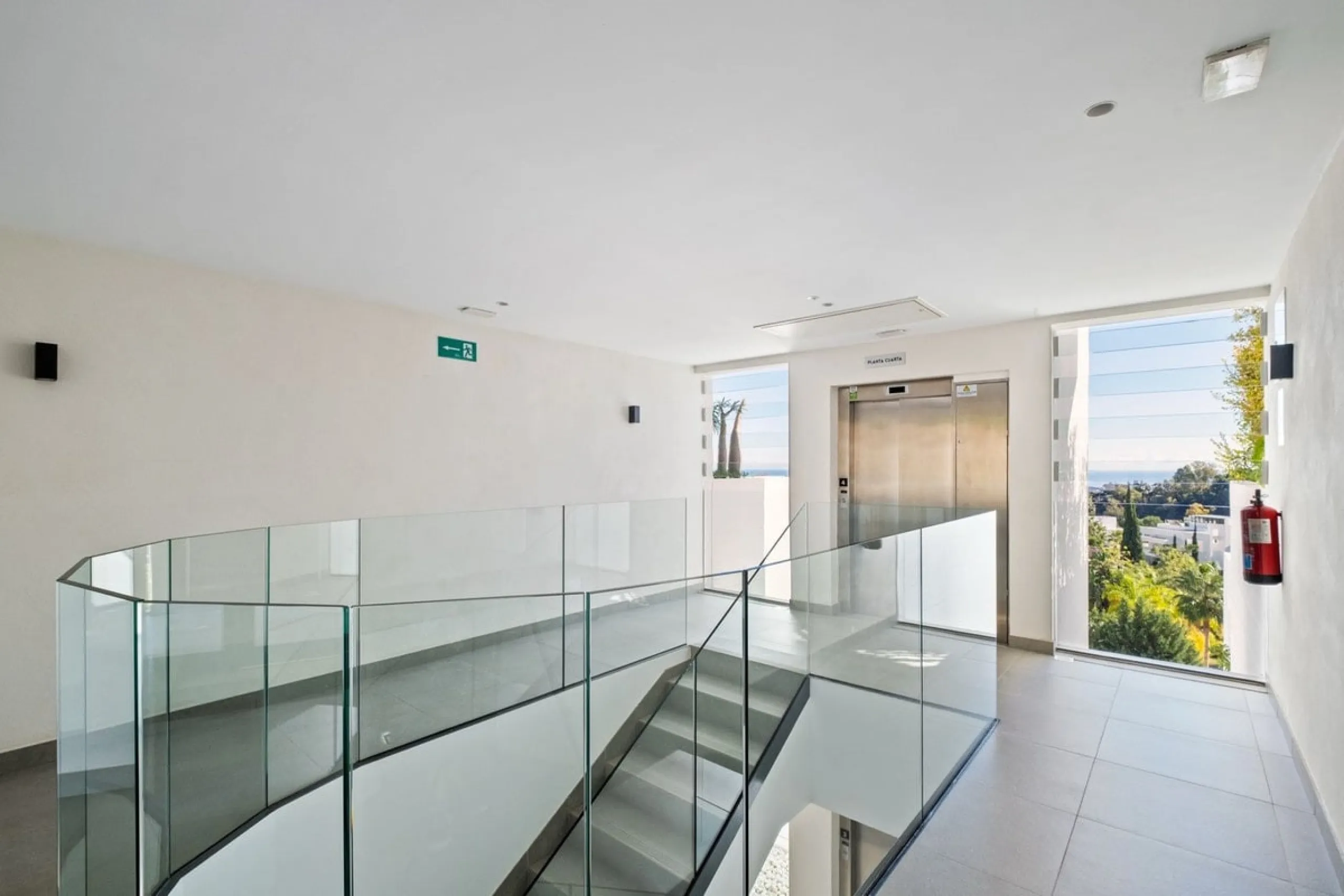 Apartment - Middle Floor Apartment в продаже в Benahavís, Málaga. В доме 2 спален и 2 ванных комнат. Площадь дома 112 м²