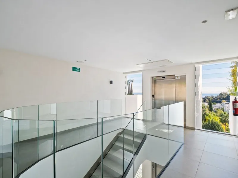 Apartment - Middle Floor Apartment в продаже в Benahavís, Málaga. В доме 2 спален и 2 ванных комнат. Площадь дома 112 м²