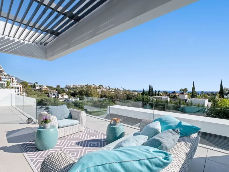 Apartment - Middle Floor Apartment в продаже в Benahavís, Málaga. В доме 2 спален и 2 ванных комнат. Площадь дома 112 м²