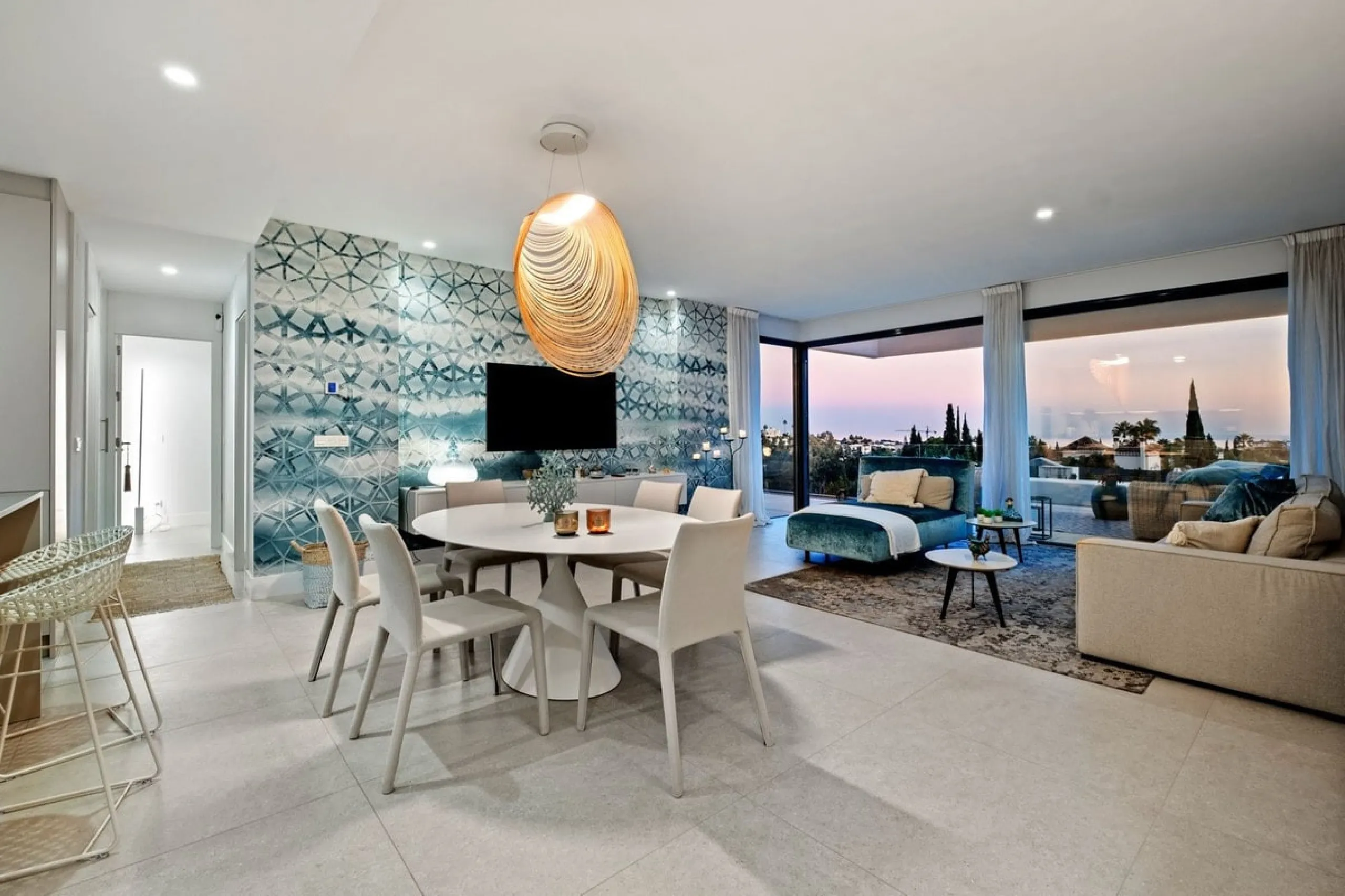 Apartment - Middle Floor Apartment в продаже в Benahavís, Málaga. В доме 2 спален и 2 ванных комнат. Площадь дома 112 м²