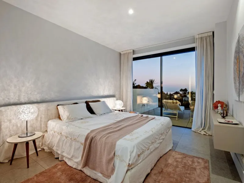 Apartment - Middle Floor Apartment в продаже в Benahavís, Málaga. В доме 2 спален и 2 ванных комнат. Площадь дома 112 м²
