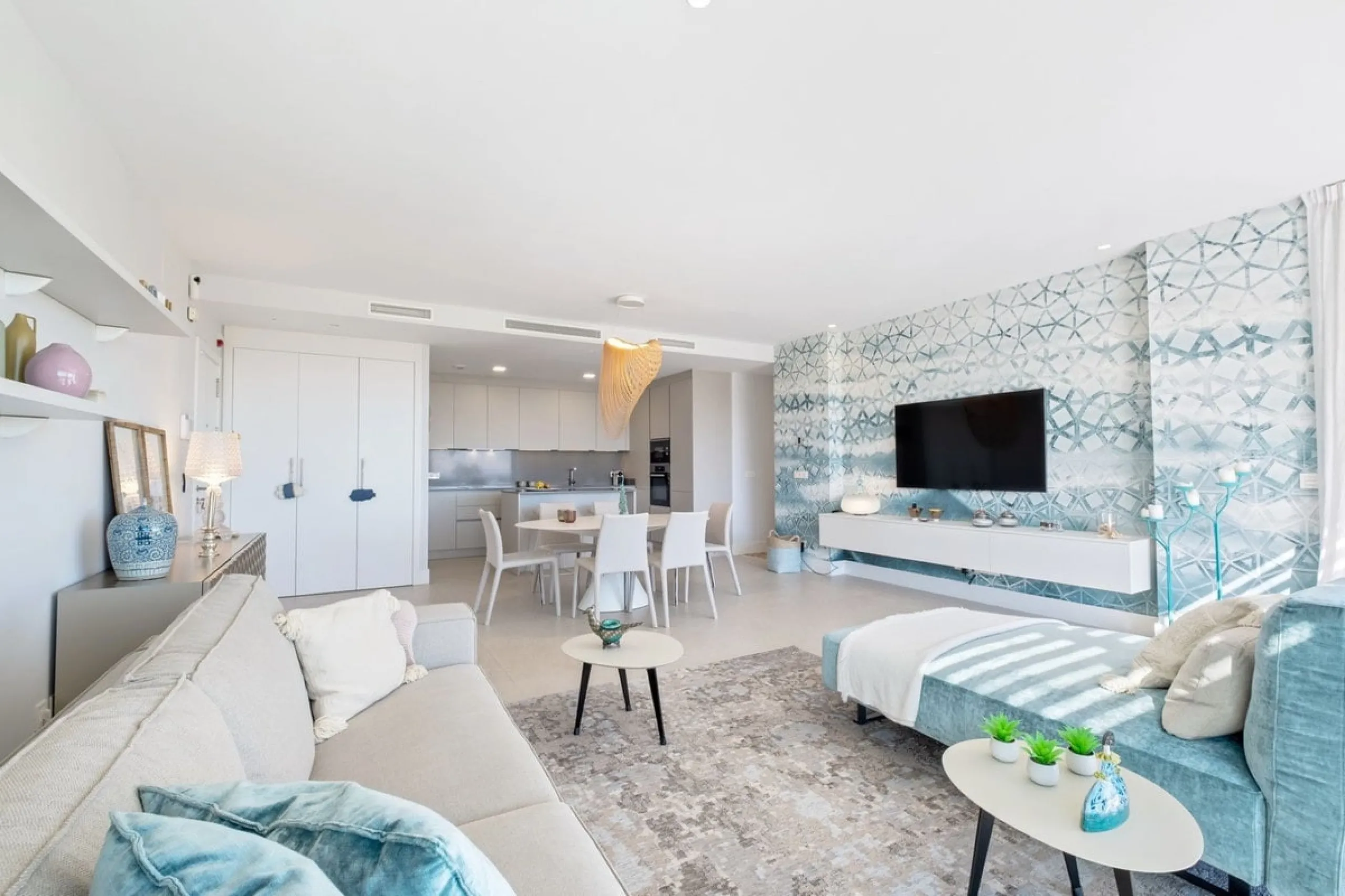 Apartment - Middle Floor Apartment в продаже в Benahavís, Málaga. В доме 2 спален и 2 ванных комнат. Площадь дома 112 м²
