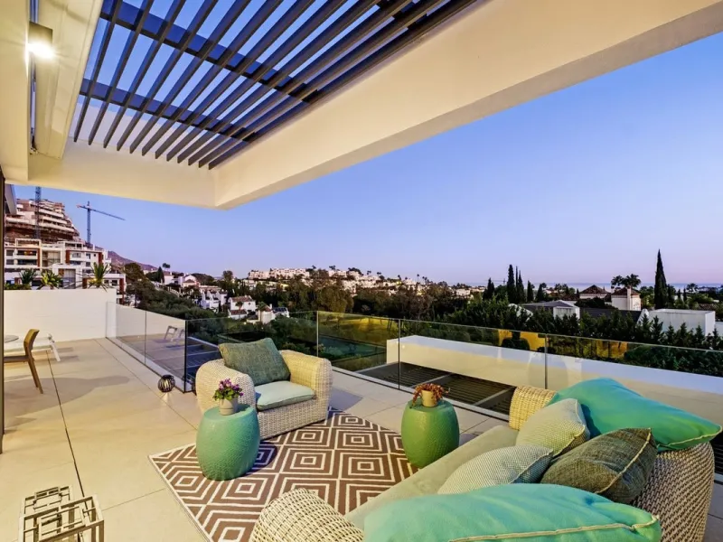 Apartment - Middle Floor Apartment в продаже в Benahavís, Málaga. В доме 2 спален и 2 ванных комнат. Площадь дома 112 м²