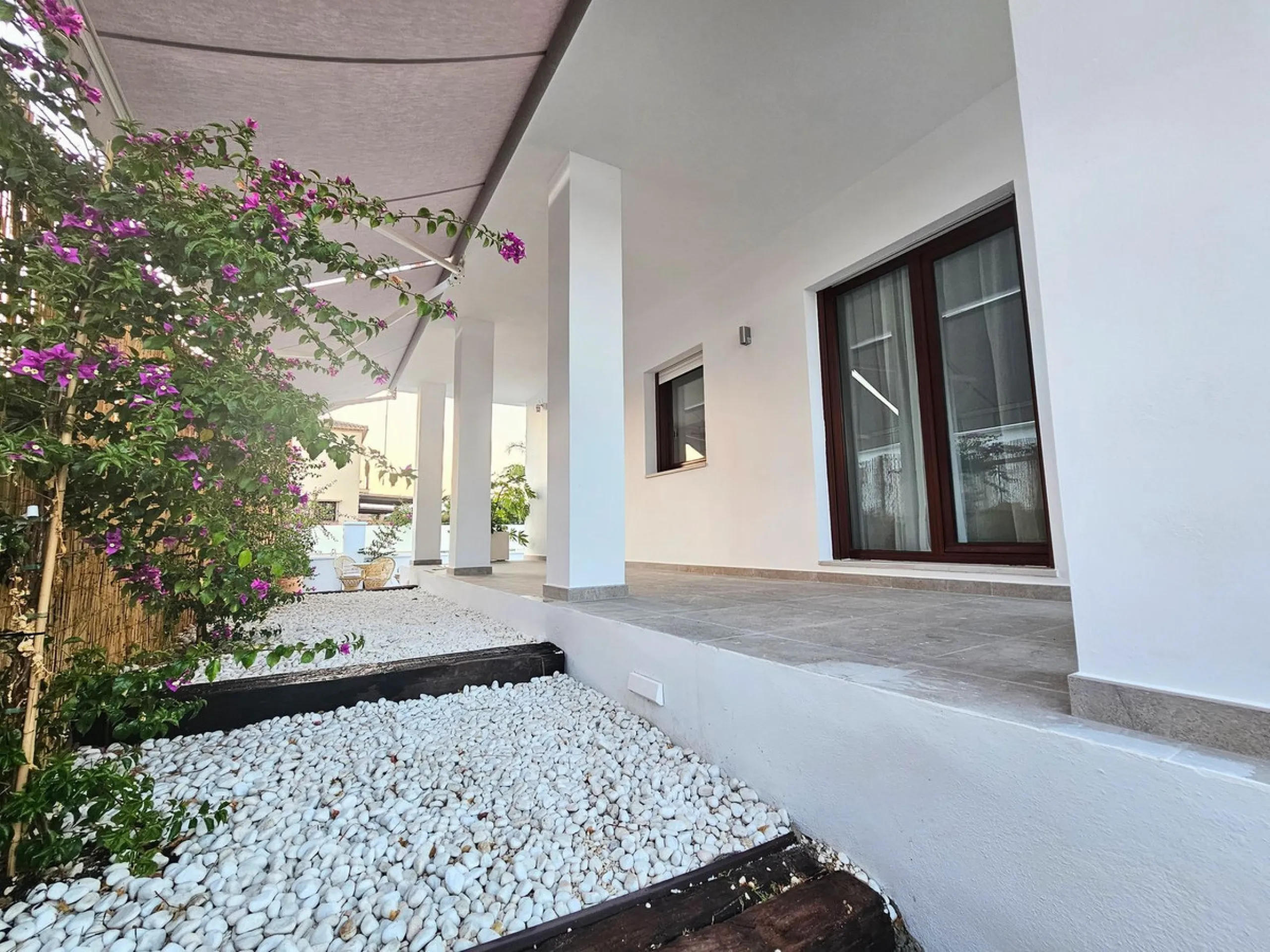 Unique opportunity to purchase an independent house within walking distance to all amenities, beach and golf in La Cala de Mijas.