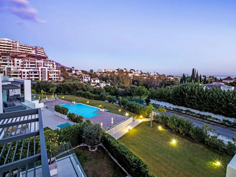 Apartment - Middle Floor Apartment в продаже в Benahavís, Málaga. В доме 2 спален и 2 ванных комнат. Площадь дома 112 м²