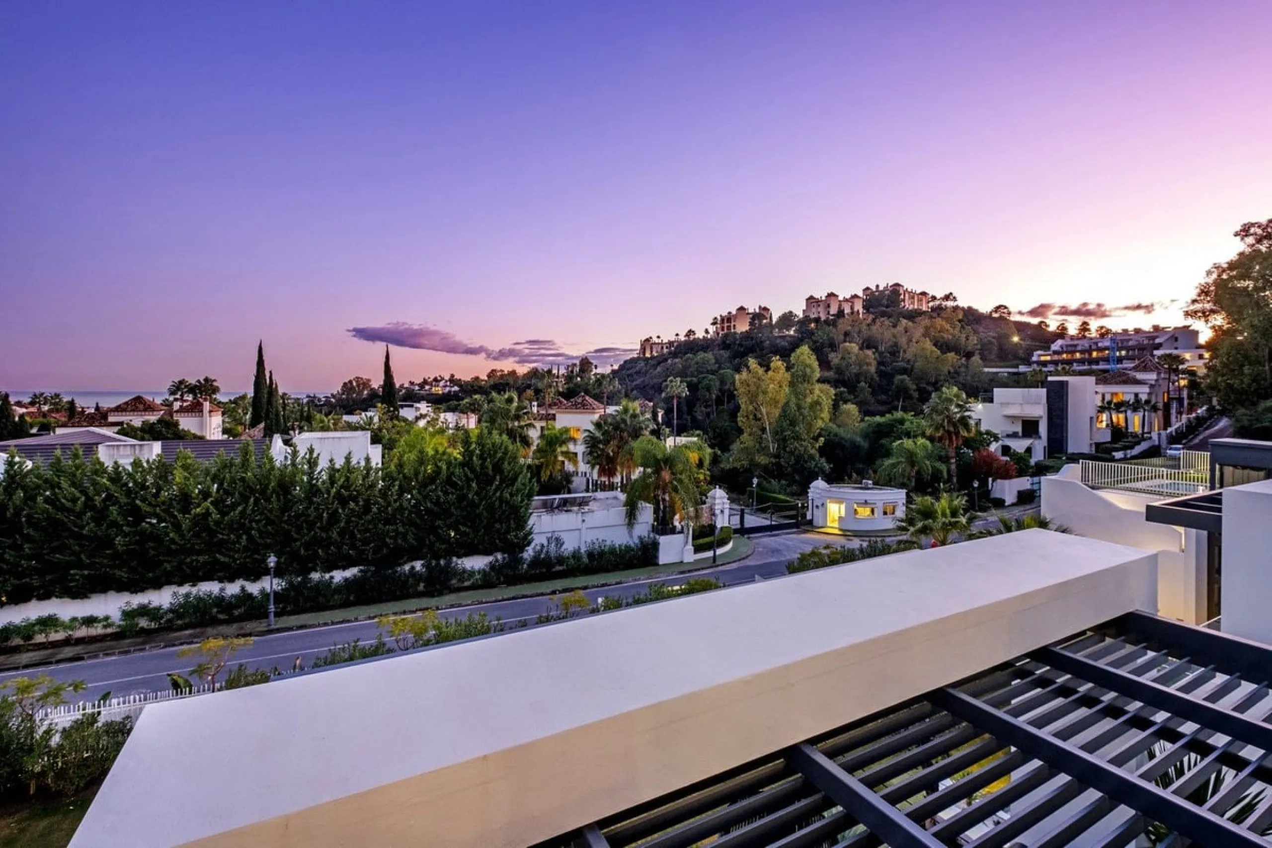 Apartment - Middle Floor Apartment в продаже в Benahavís, Málaga. В доме 2 спален и 2 ванных комнат. Площадь дома 112 м²