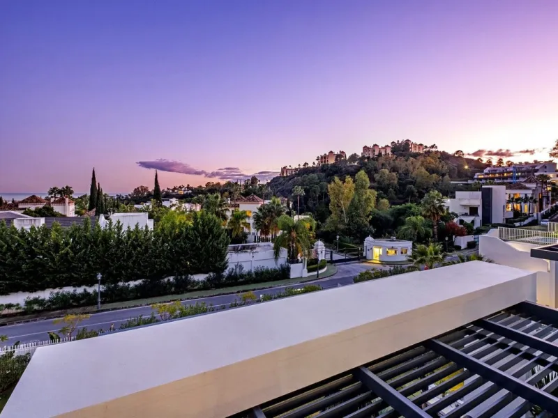 Apartment - Middle Floor Apartment в продаже в Benahavís, Málaga. В доме 2 спален и 2 ванных комнат. Площадь дома 112 м²