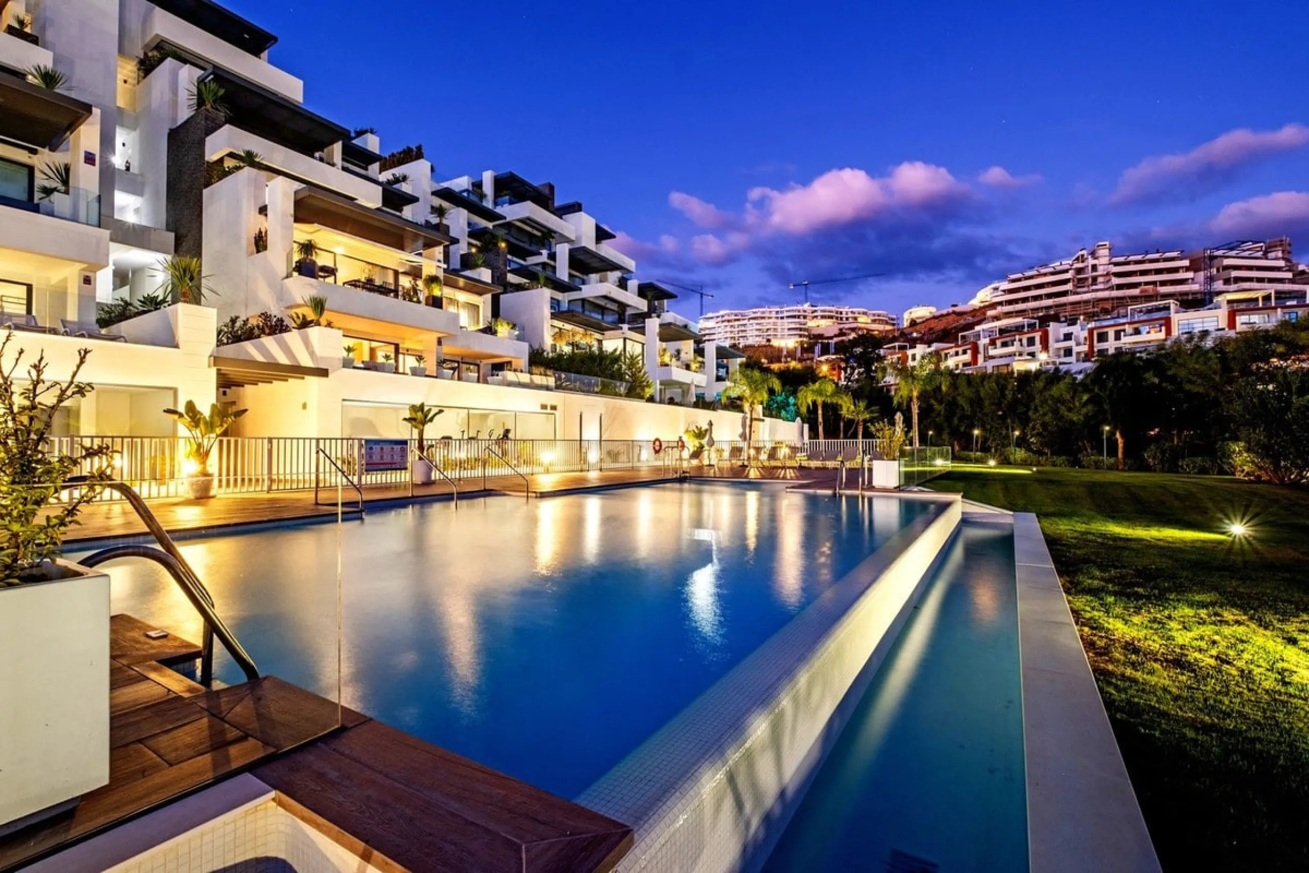 Apartment - Middle Floor Apartment в продаже в Benahavís, Málaga. В доме 2 спален и 2 ванных комнат. Площадь дома 112 м²