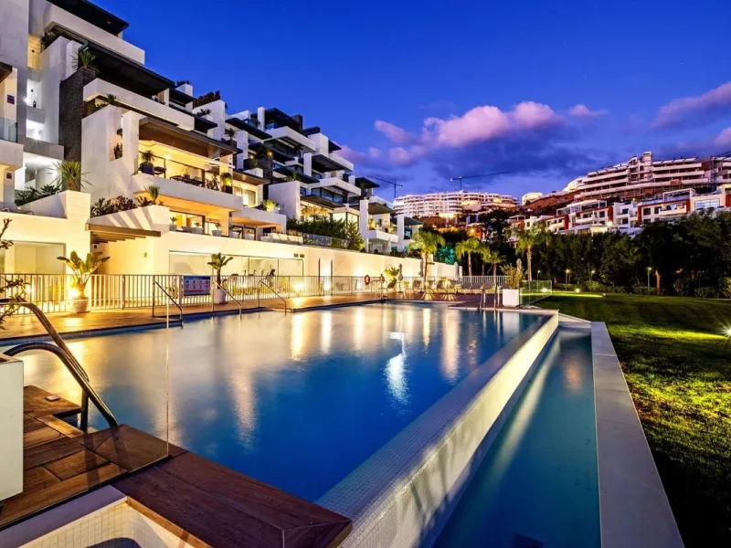Apartment - Middle Floor Apartment в продаже в Benahavís, Málaga. В доме 2 спален и 2 ванных комнат. Площадь дома 112 м²