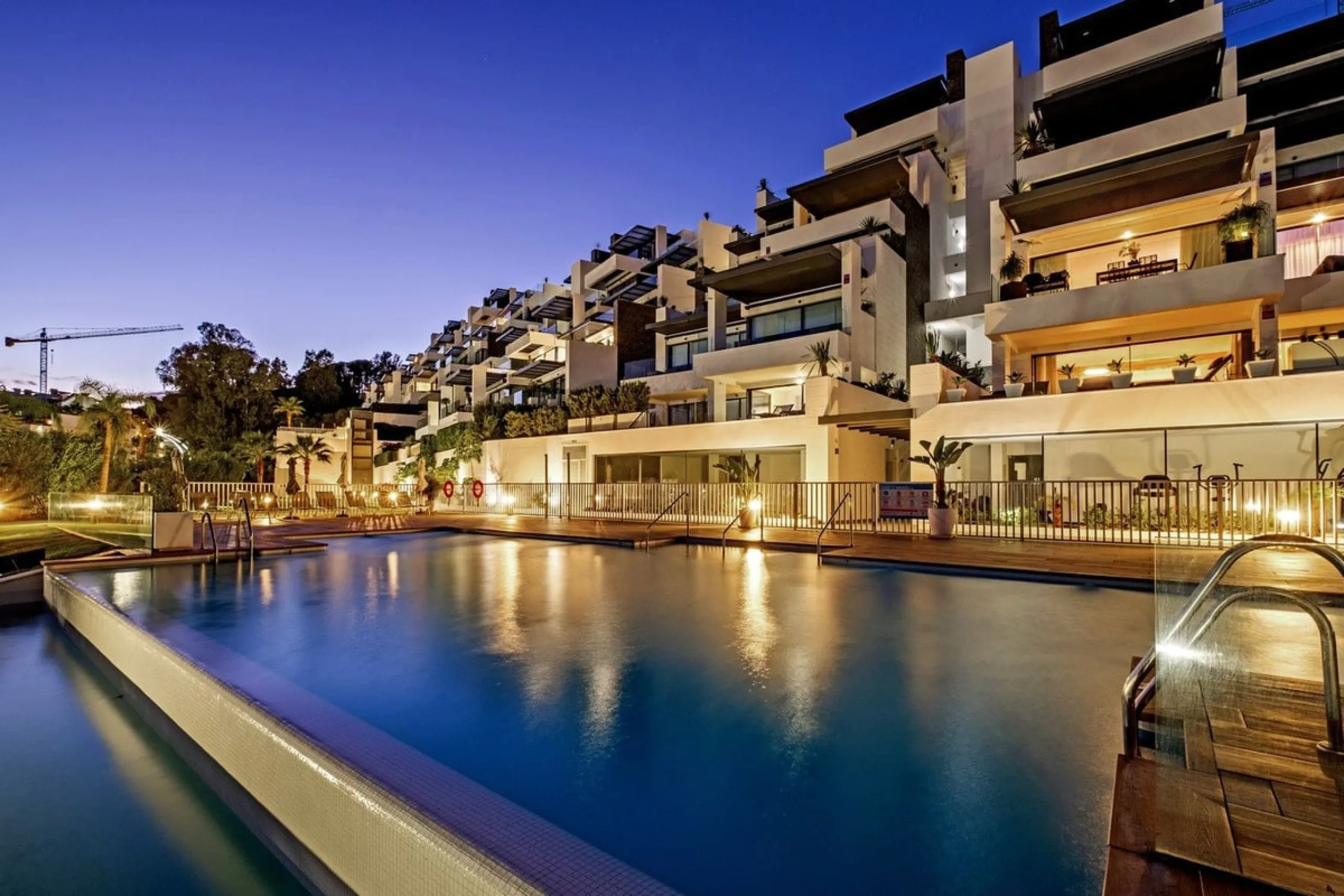 Apartment - Middle Floor Apartment в продаже в Benahavís, Málaga. В доме 2 спален и 2 ванных комнат. Площадь дома 112 м²