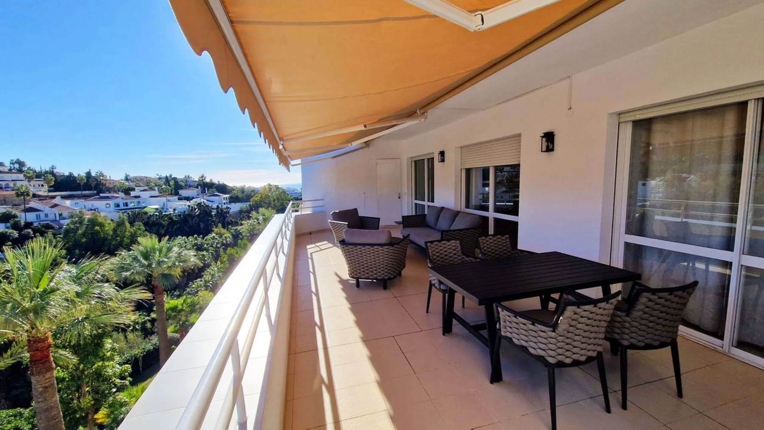 Apartment - Penthouse в продаже в Benalmadena, Málaga. В доме 3 спален и 2 ванных комнат. Площадь дома 122 м²