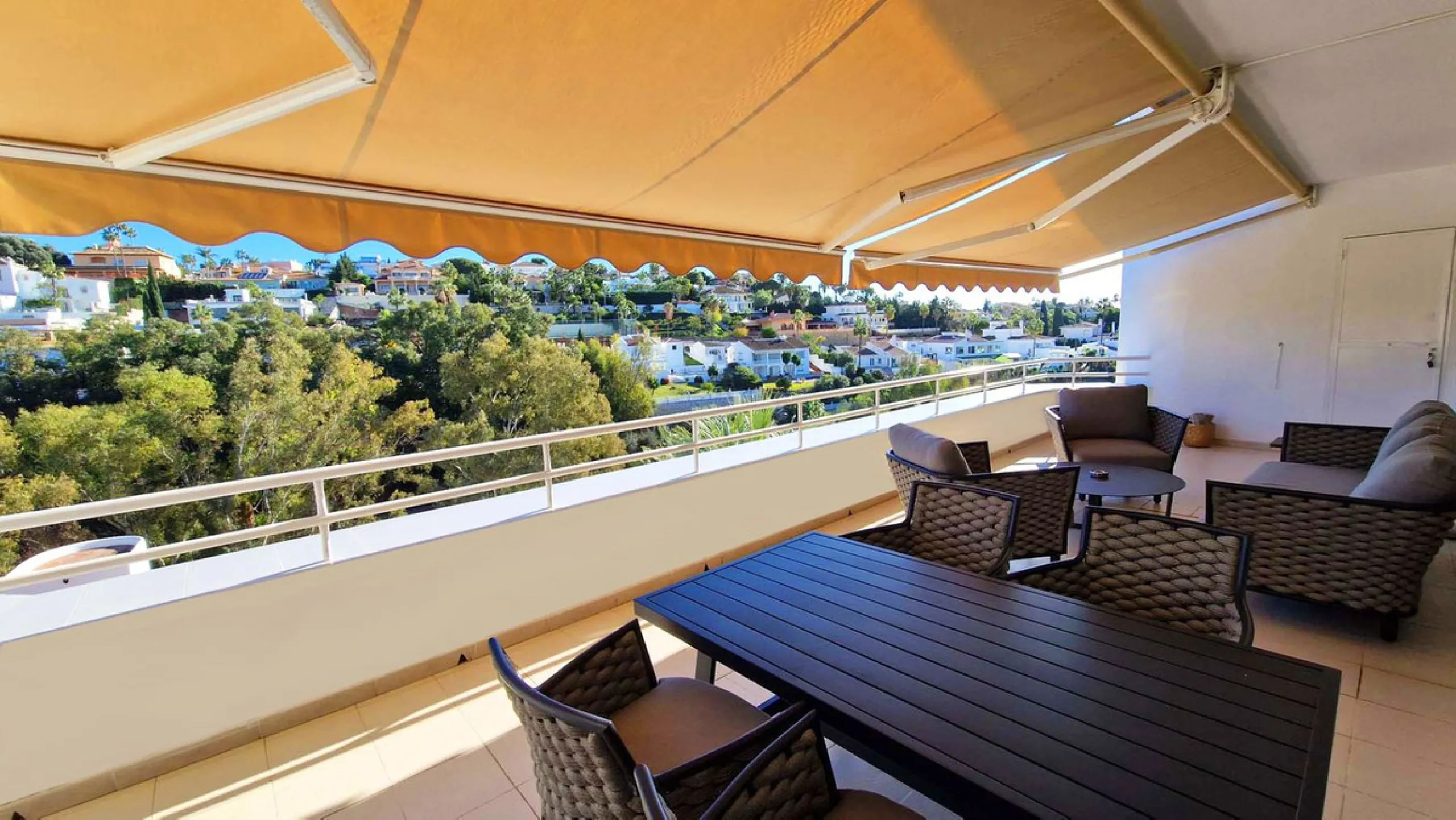 Apartment - Penthouse в продаже в Benalmadena, Málaga. В доме 3 спален и 2 ванных комнат. Площадь дома 122 м²