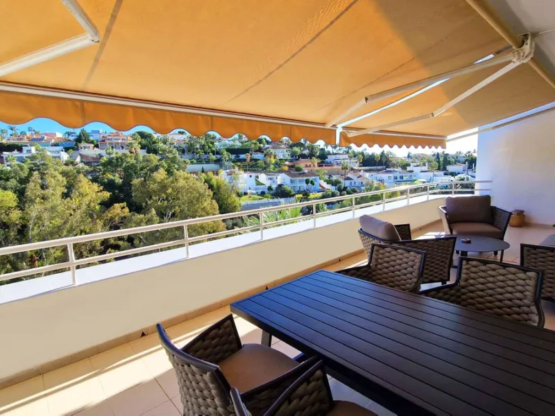 Apartment - Penthouse в продаже в Benalmadena, Málaga. В доме 3 спален и 2 ванных комнат. Площадь дома 122 м²