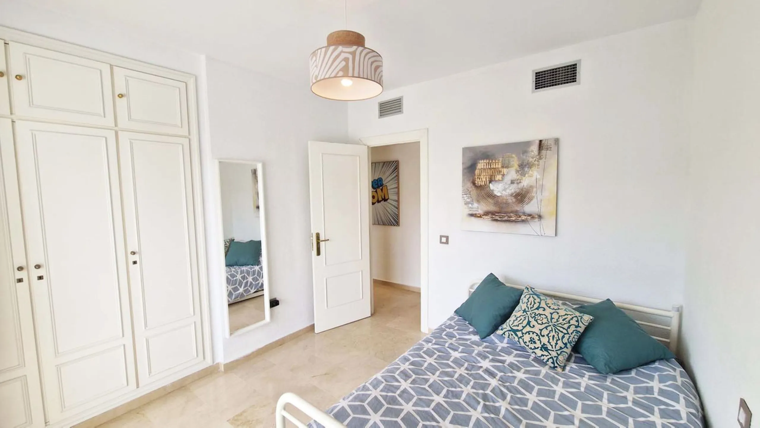 Apartment - Penthouse в продаже в Benalmadena, Málaga. В доме 3 спален и 2 ванных комнат. Площадь дома 122 м²