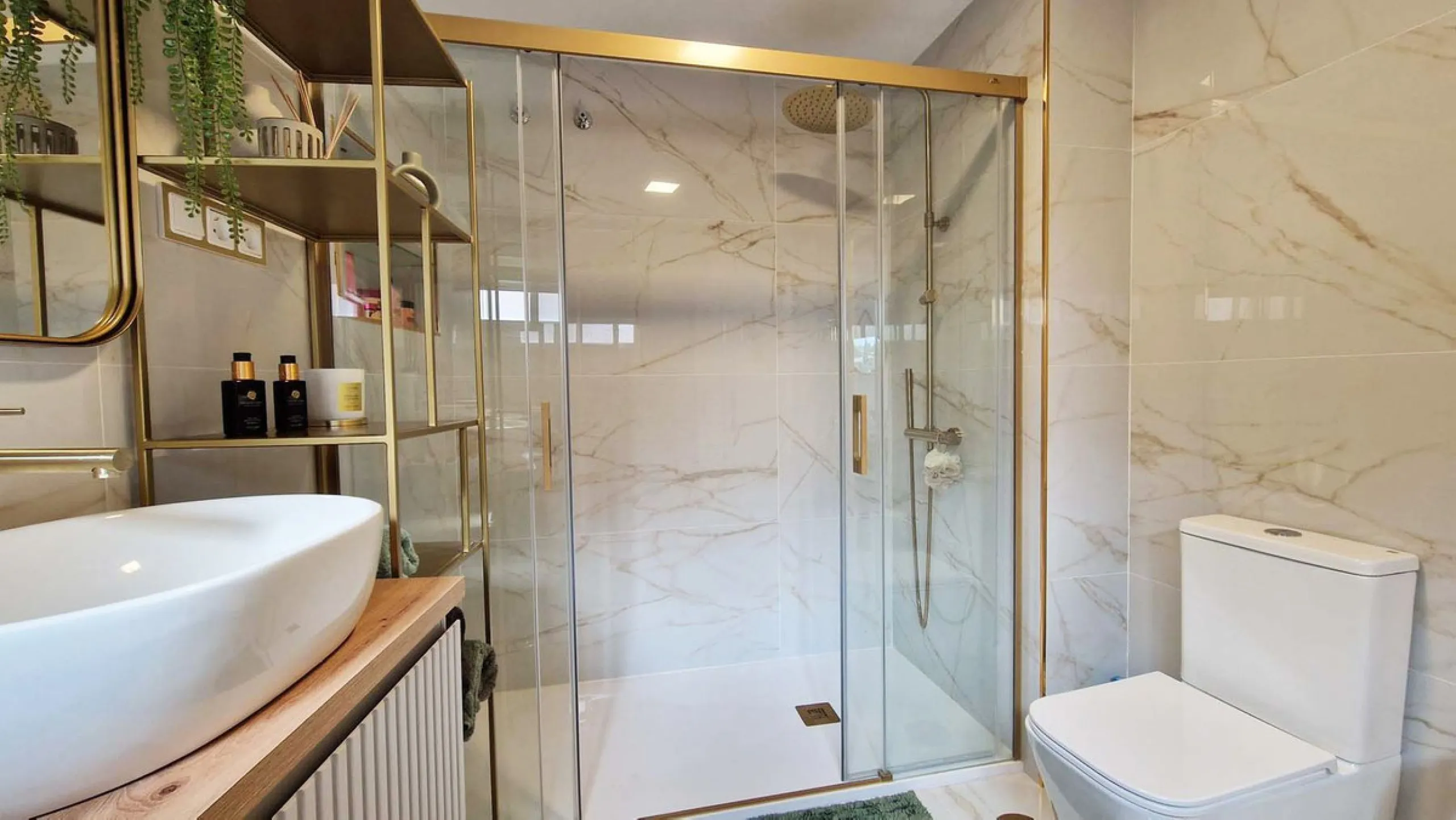 Apartment - Penthouse в продаже в Benalmadena, Málaga. В доме 3 спален и 2 ванных комнат. Площадь дома 122 м²