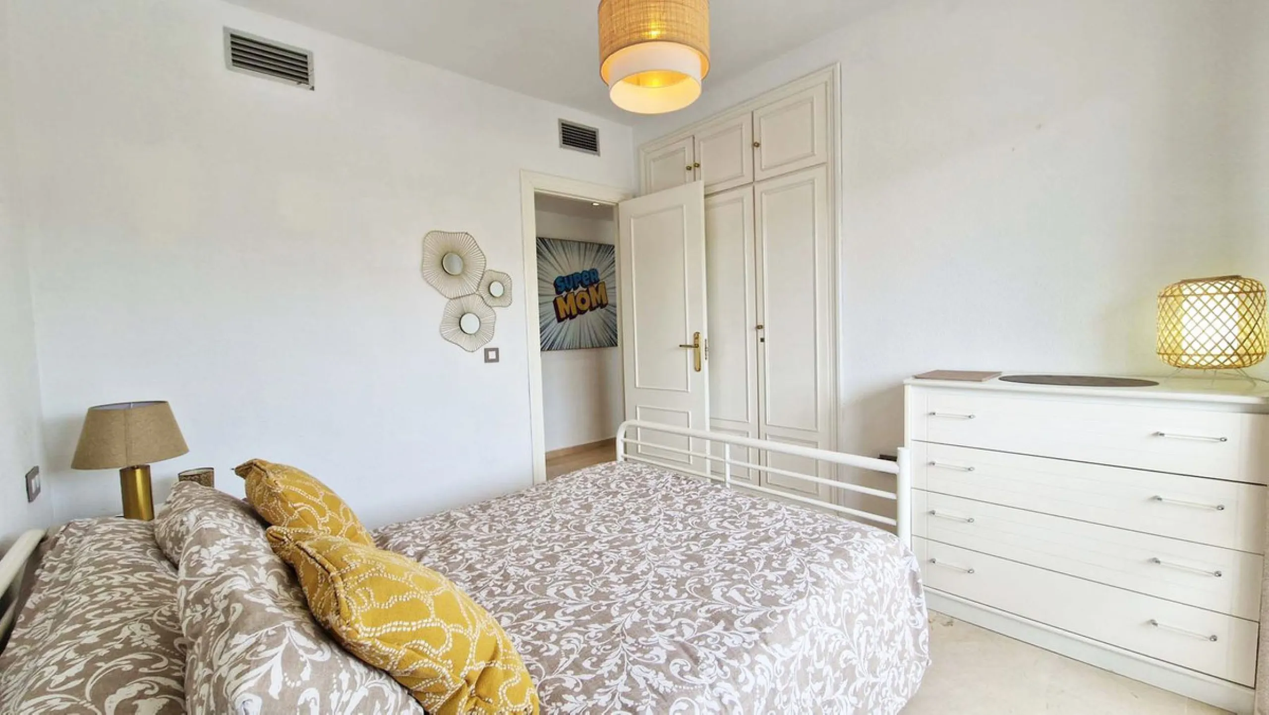 Apartment - Penthouse в продаже в Benalmadena, Málaga. В доме 3 спален и 2 ванных комнат. Площадь дома 122 м²