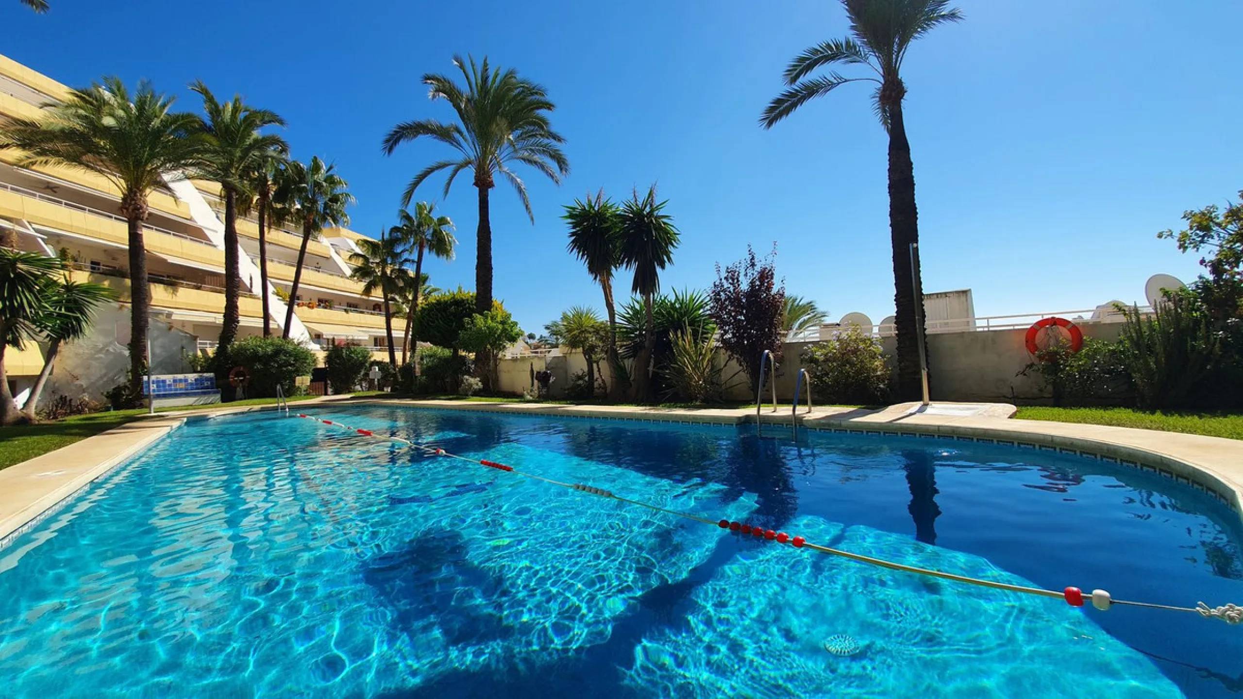 Apartment - Penthouse в продаже в Benalmadena, Málaga. В доме 3 спален и 2 ванных комнат. Площадь дома 122 м²