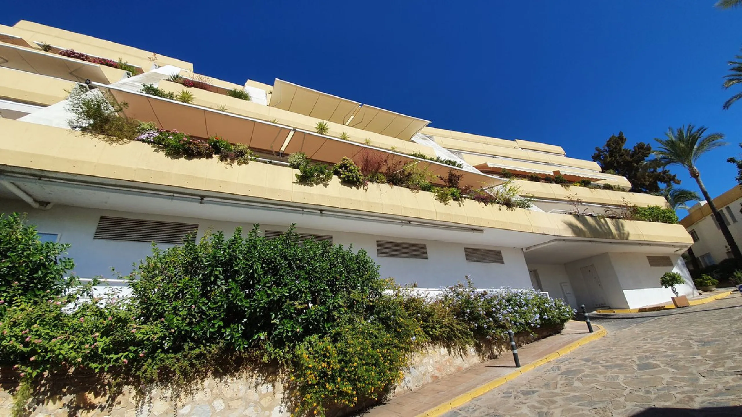 Apartment - Penthouse в продаже в Benalmadena, Málaga. В доме 3 спален и 2 ванных комнат. Площадь дома 122 м²