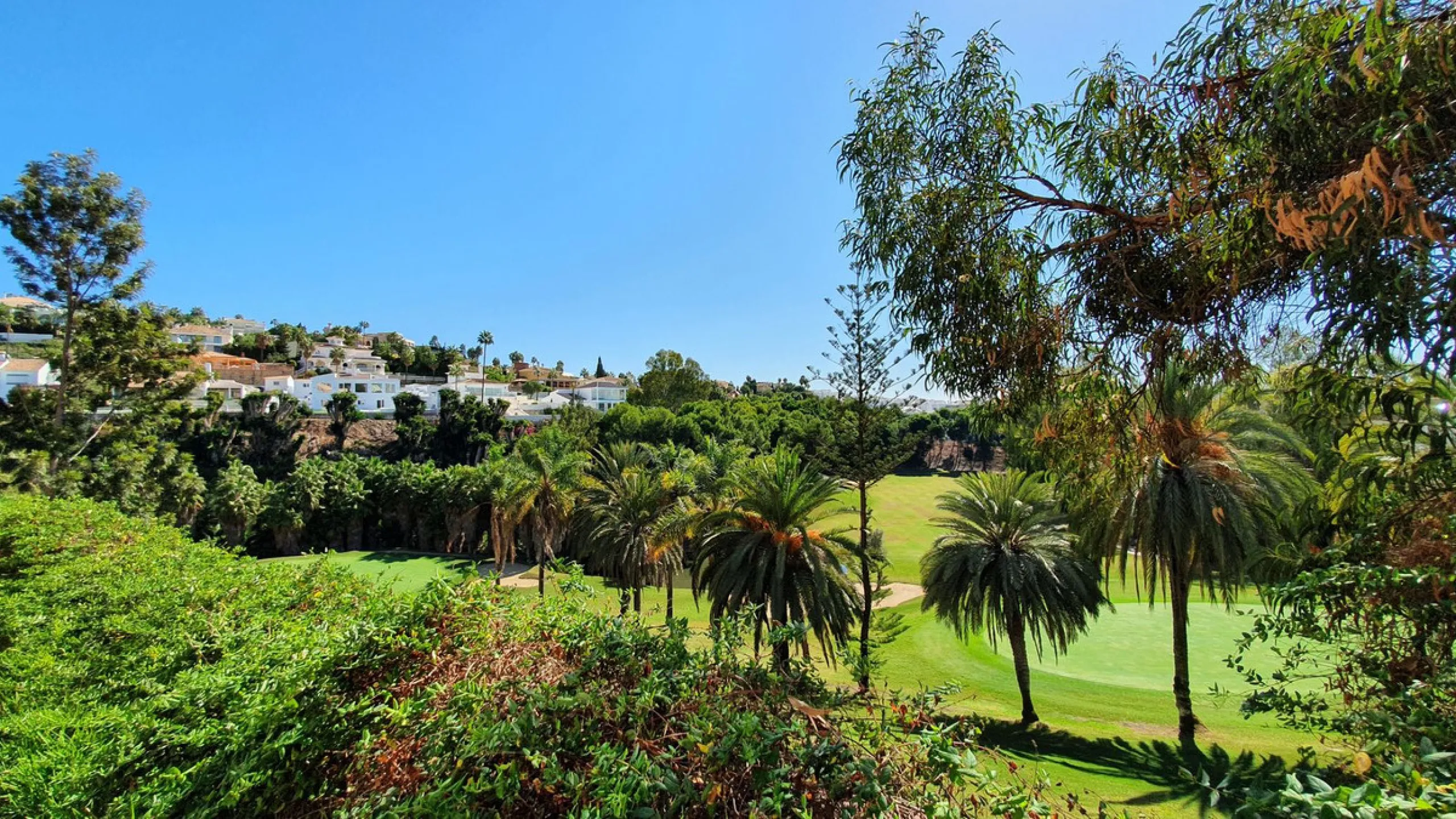 Apartment - Penthouse в продаже в Benalmadena, Málaga. В доме 3 спален и 2 ванных комнат. Площадь дома 122 м²