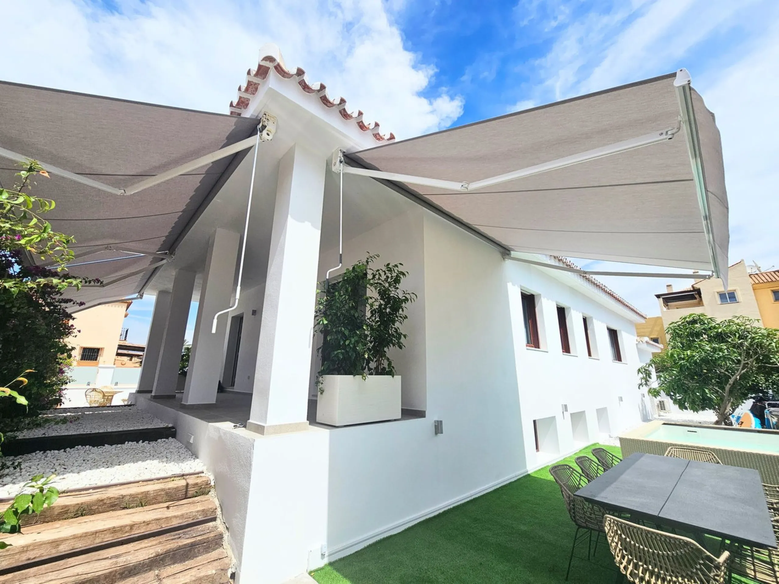 Unique opportunity to purchase an independent house within walking distance to all amenities, beach and golf in La Cala de Mijas.