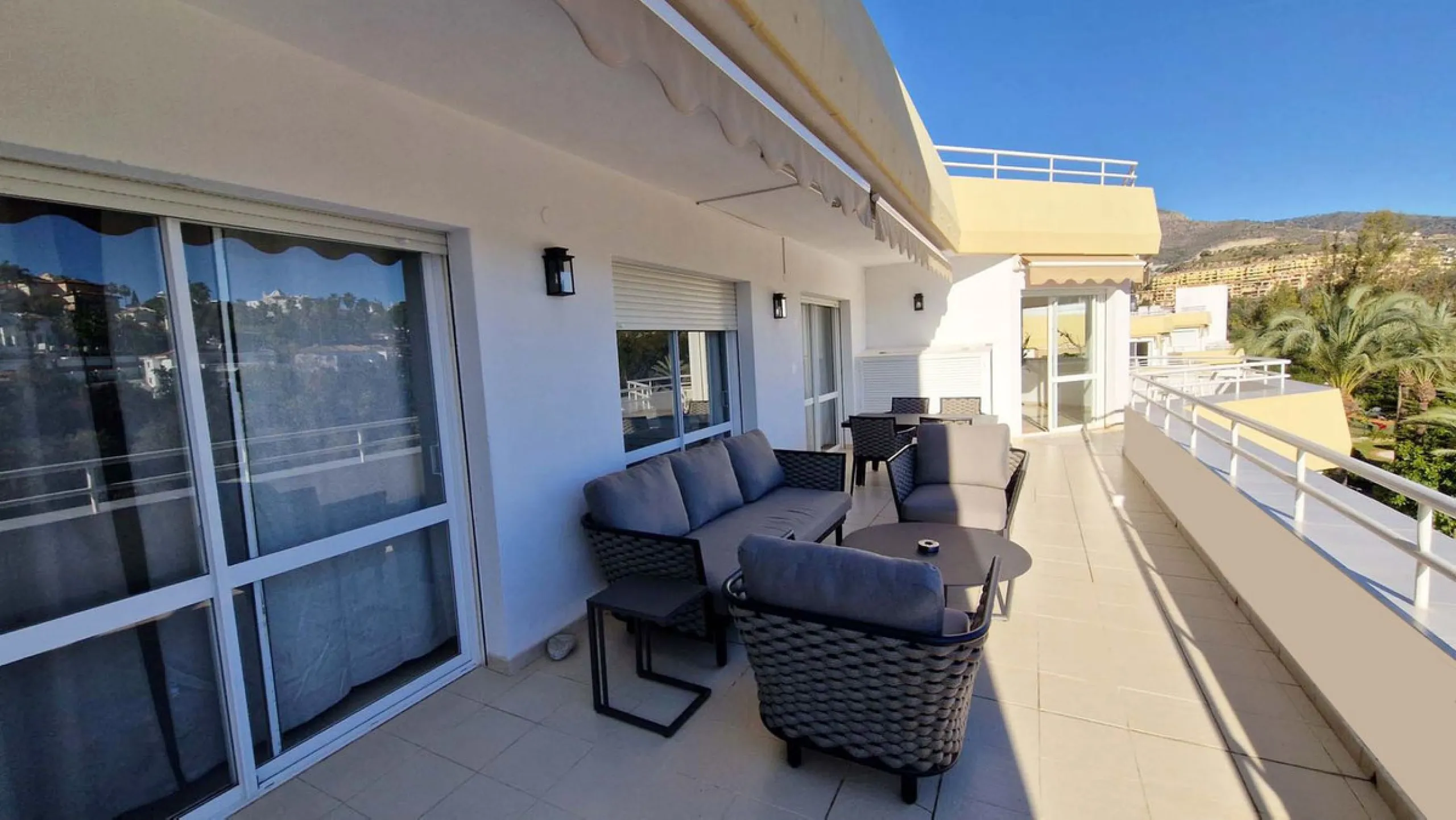 Apartment - Penthouse в продаже в Benalmadena, Málaga. В доме 3 спален и 2 ванных комнат. Площадь дома 122 м²