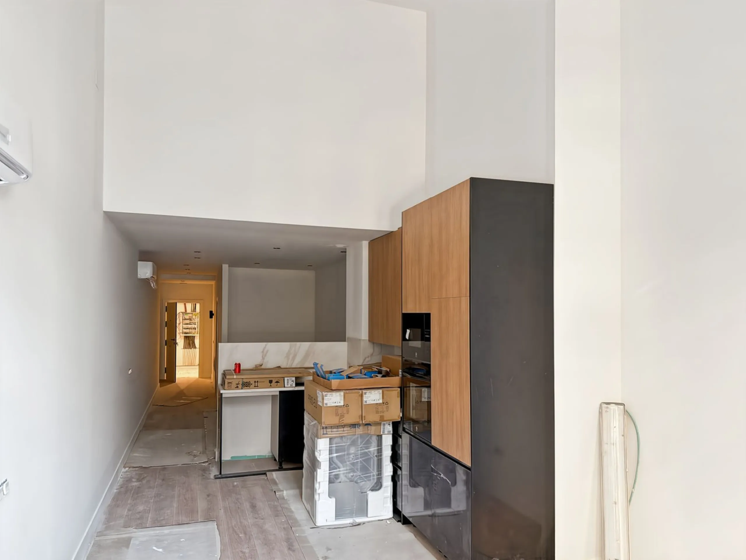 In the heart of Málaga, in the emblematic area of El Ejido and just a few steps from the Teatro Cánovas, this exclusive building of 8 tourist apartments represents an investment for those who seek more than numbers: they seek location, quality and long-te