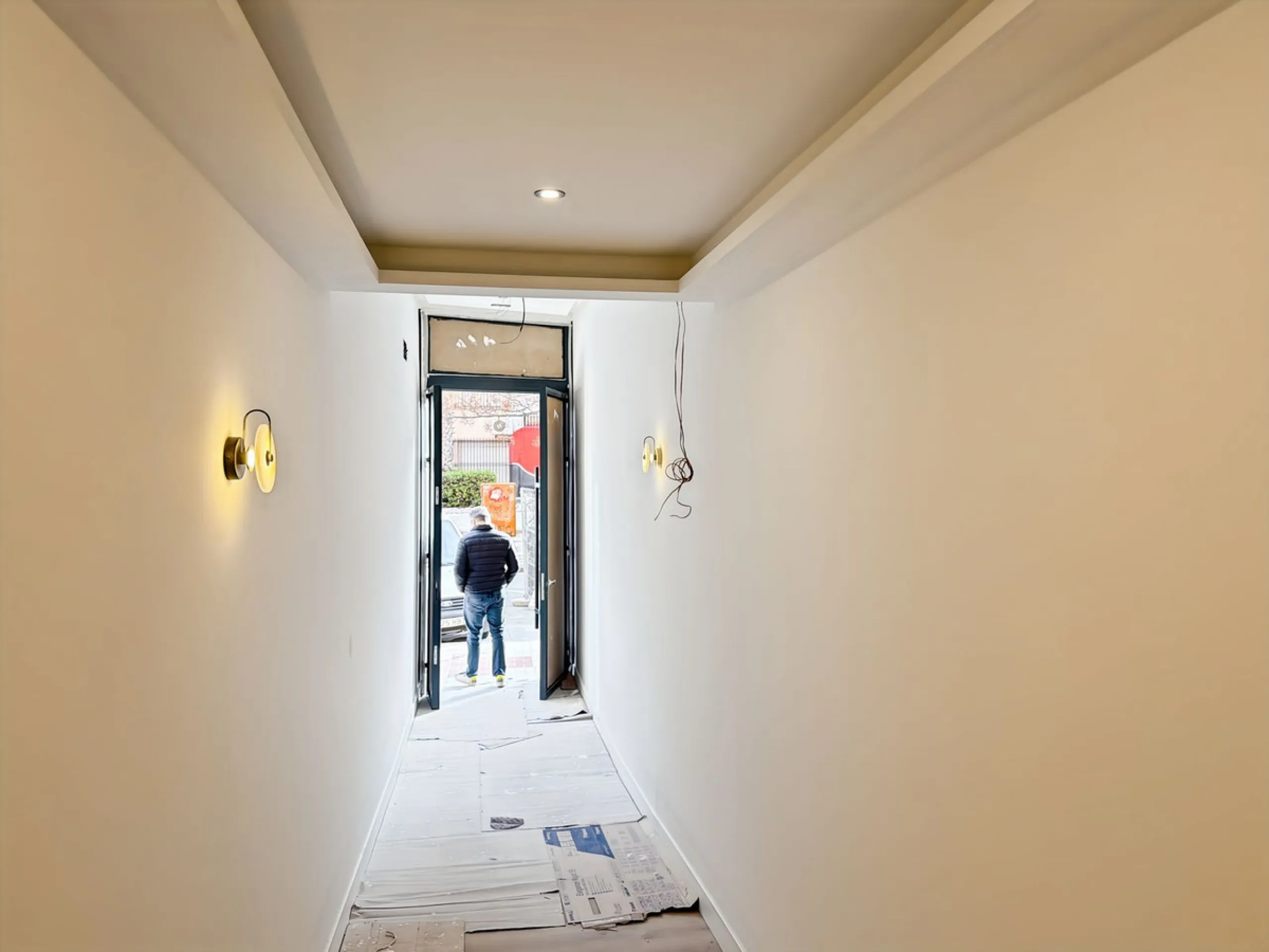 In the heart of Málaga, in the emblematic area of El Ejido and just a few steps from the Teatro Cánovas, this exclusive building of 8 tourist apartments represents an investment for those who seek more than numbers: they seek location, quality and long-te