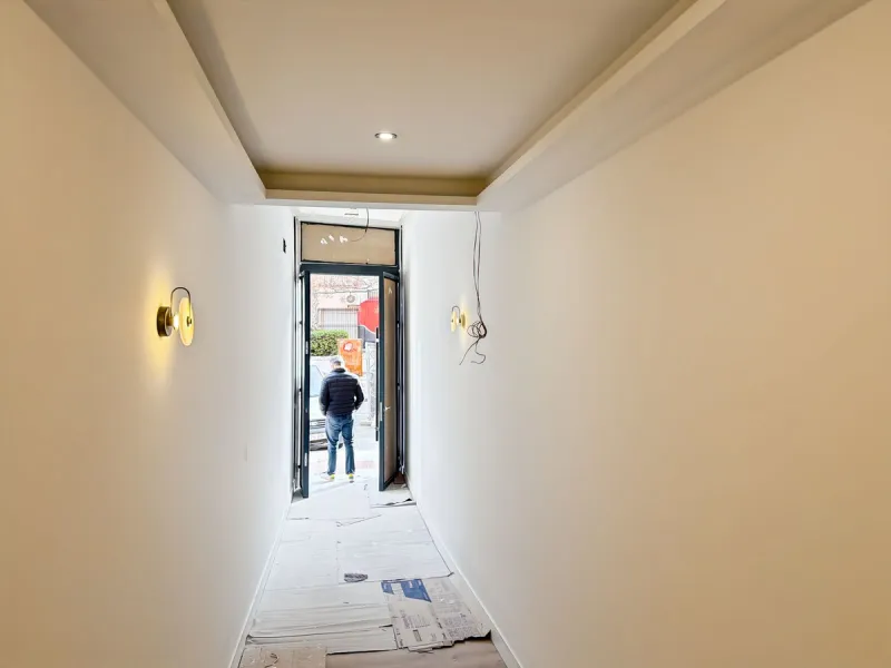 In the heart of Málaga, in the emblematic area of El Ejido and just a few steps from the Teatro Cánovas, this exclusive building of 8 tourist apartments represents an investment for those who seek more than numbers: they seek location, quality and long-te