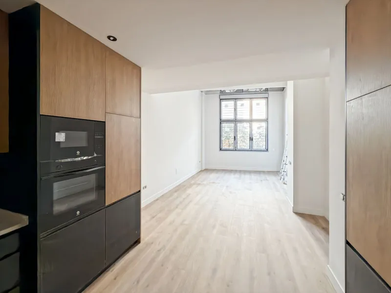 In the heart of Málaga, in the emblematic area of El Ejido and just a few steps from the Teatro Cánovas, this exclusive building of 8 tourist apartments represents an investment for those who seek more than numbers: they seek location, quality and long-te