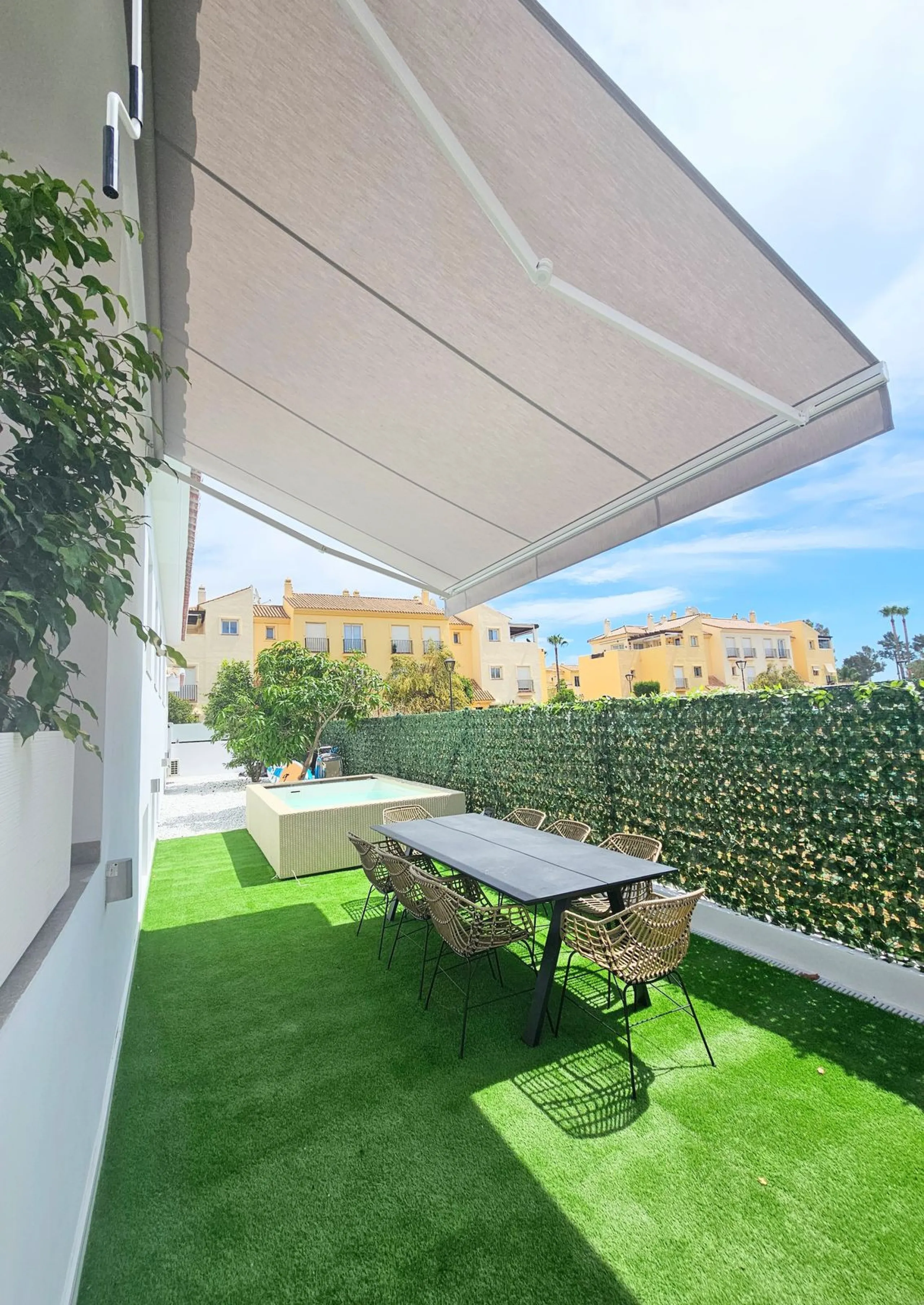 Unique opportunity to purchase an independent house within walking distance to all amenities, beach and golf in La Cala de Mijas.