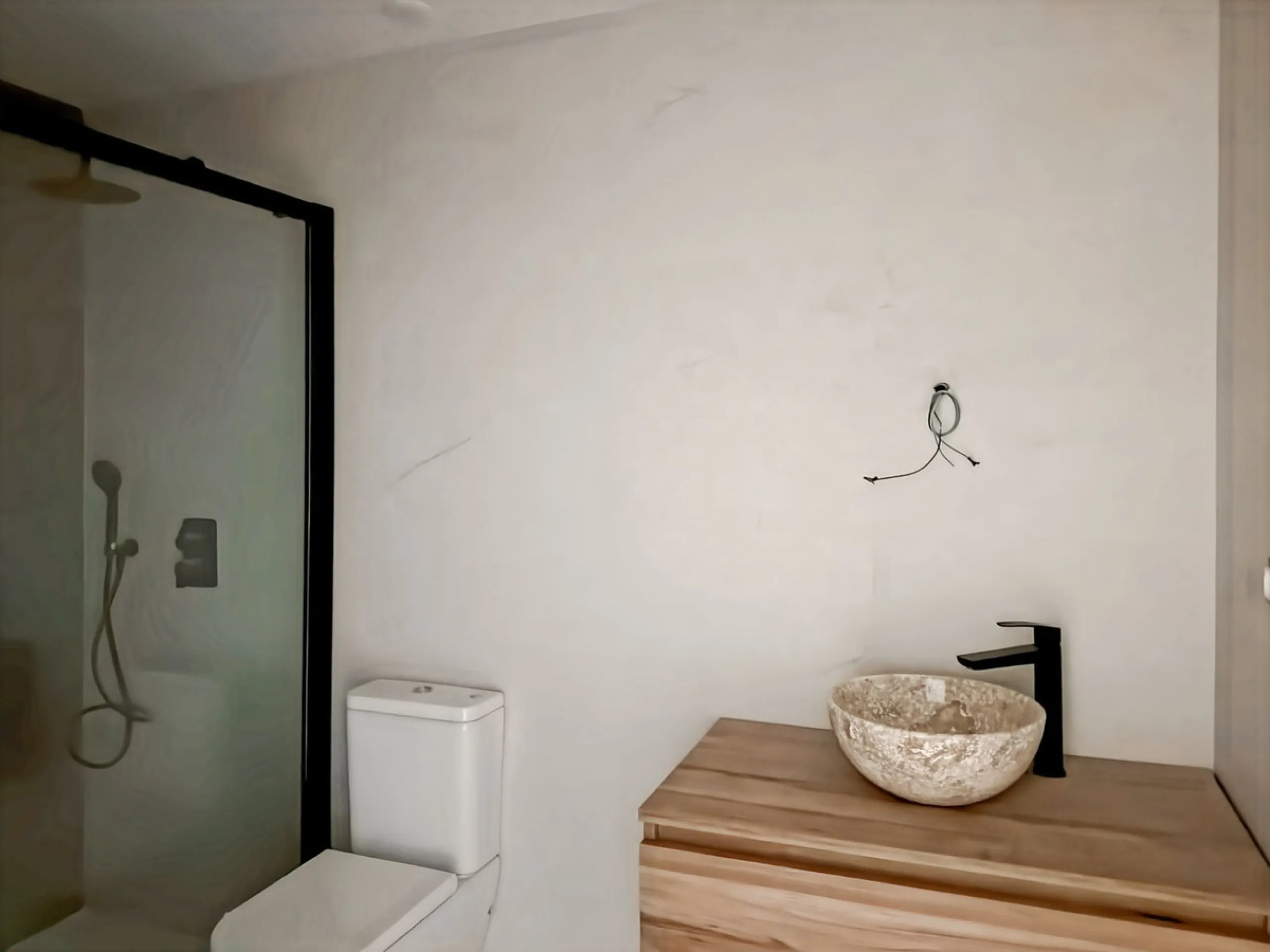 In the heart of Málaga, in the emblematic area of El Ejido and just a few steps from the Teatro Cánovas, this exclusive building of 8 tourist apartments represents an investment for those who seek more than numbers: they seek location, quality and long-te