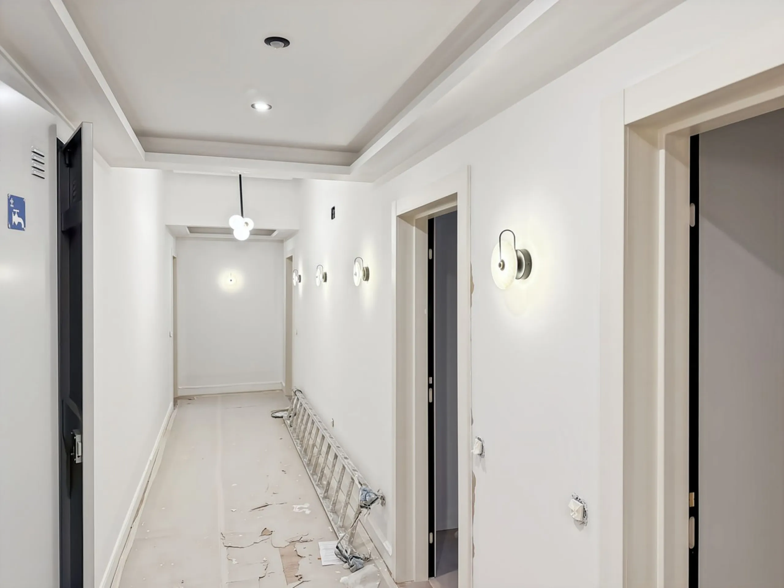 In the heart of Málaga, in the emblematic area of El Ejido and just a few steps from the Teatro Cánovas, this exclusive building of 8 tourist apartments represents an investment for those who seek more than numbers: they seek location, quality and long-te