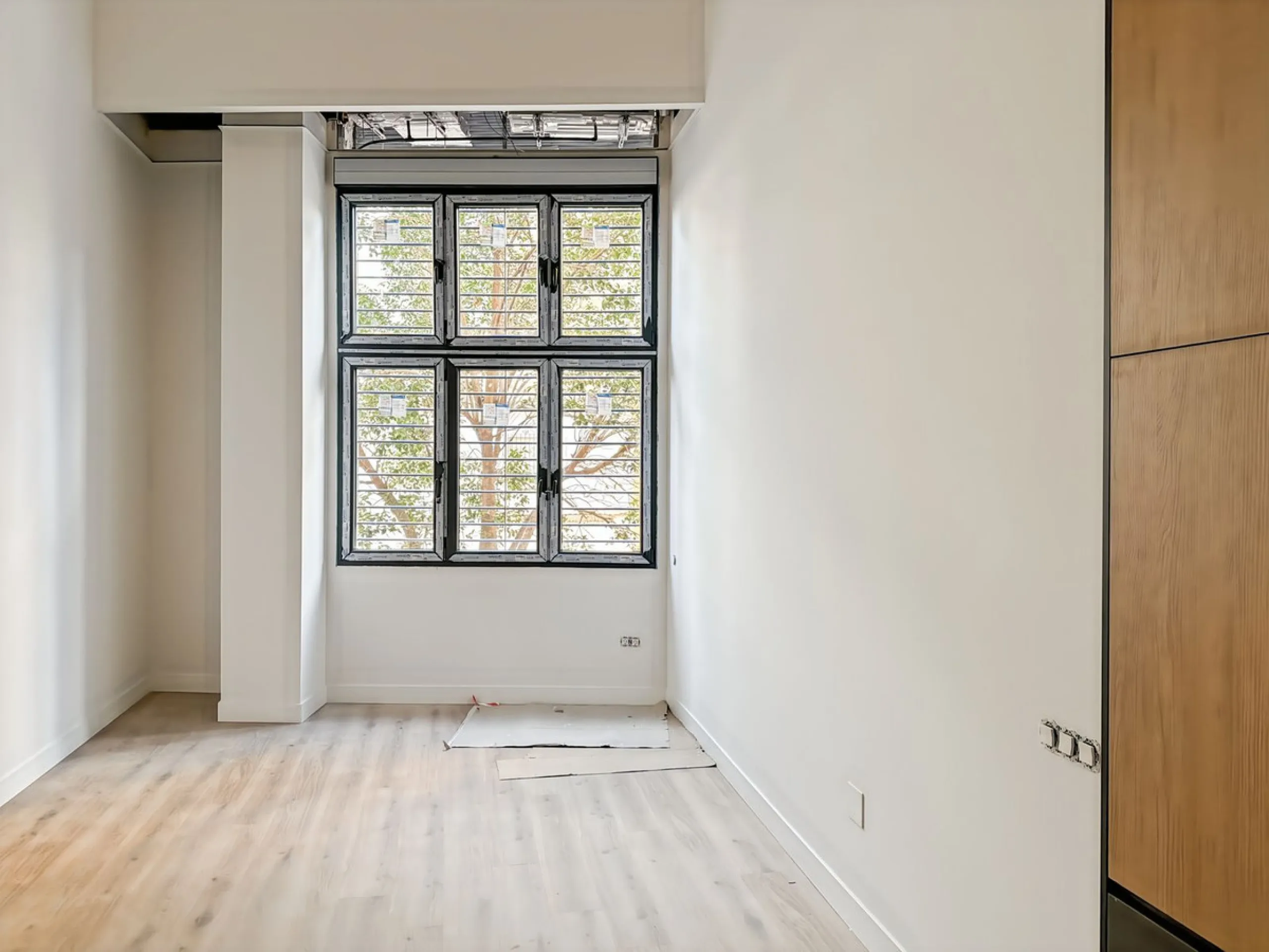 In the heart of Málaga, in the emblematic area of El Ejido and just a few steps from the Teatro Cánovas, this exclusive building of 8 tourist apartments represents an investment for those who seek more than numbers: they seek location, quality and long-te