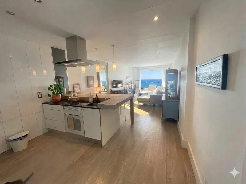 Apartment - Middle Floor Apartment в продаже в Benalmadena, Málaga. В доме 3 спален и 2 ванных комнат. Площадь дома 98 м²