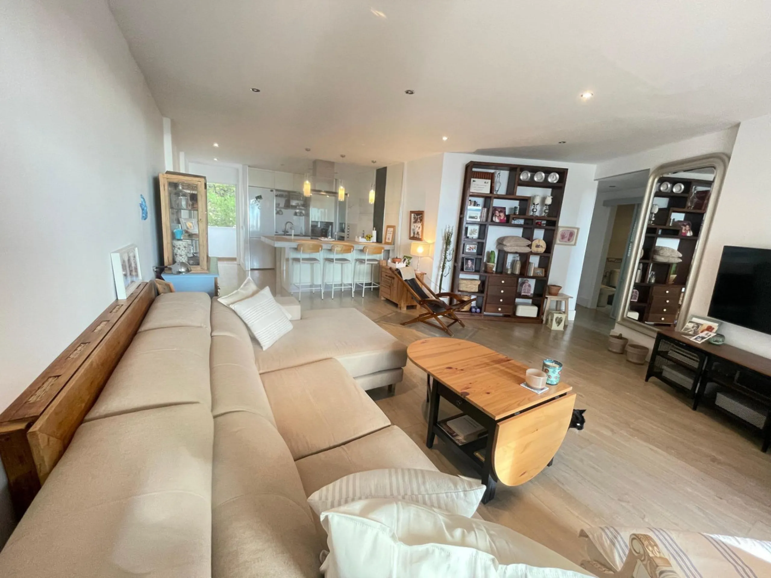 Apartment - Middle Floor Apartment в продаже в Benalmadena, Málaga. В доме 3 спален и 2 ванных комнат. Площадь дома 98 м²
